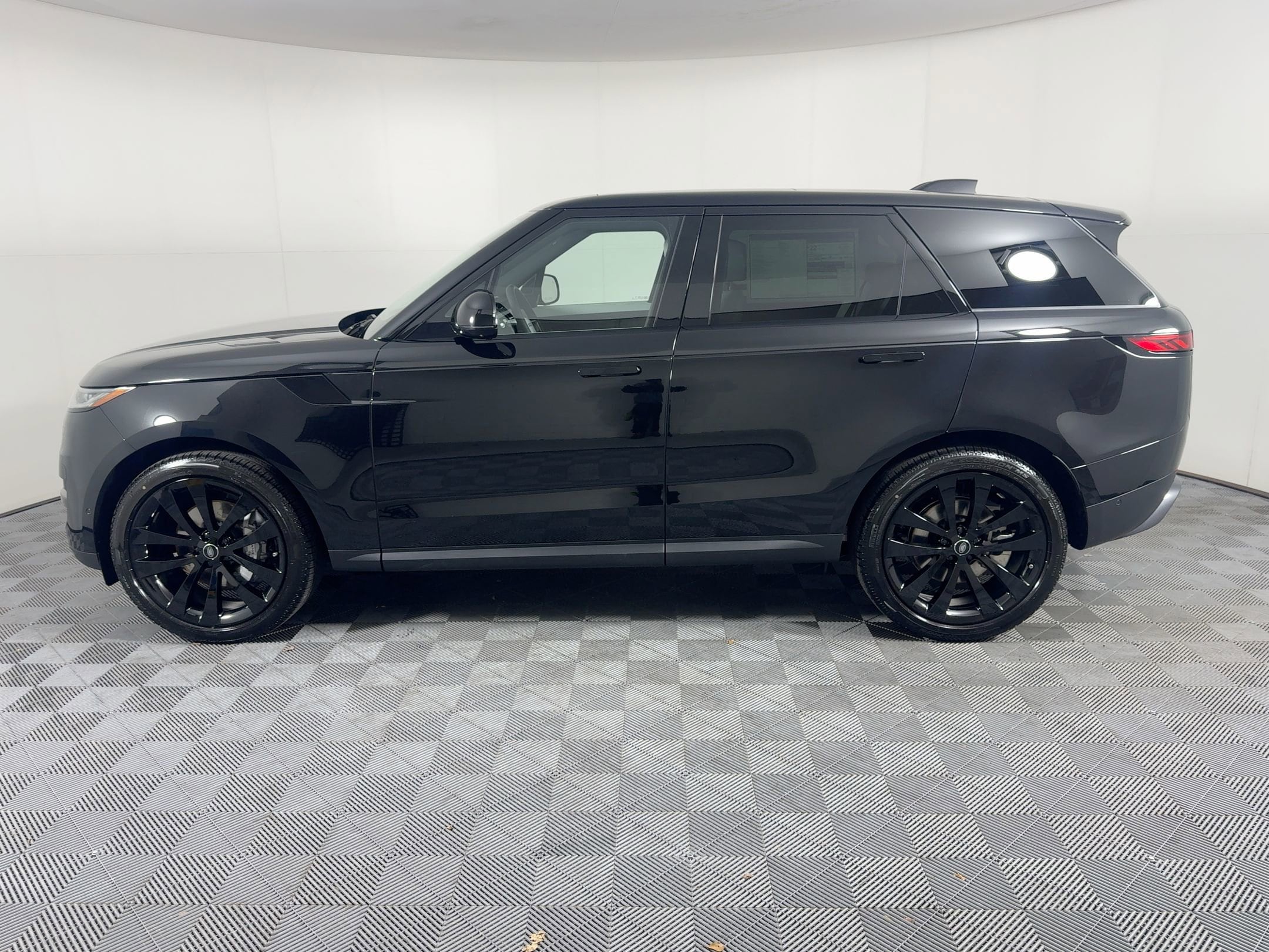 2025 Land Rover Range Rover Sport SE's photo