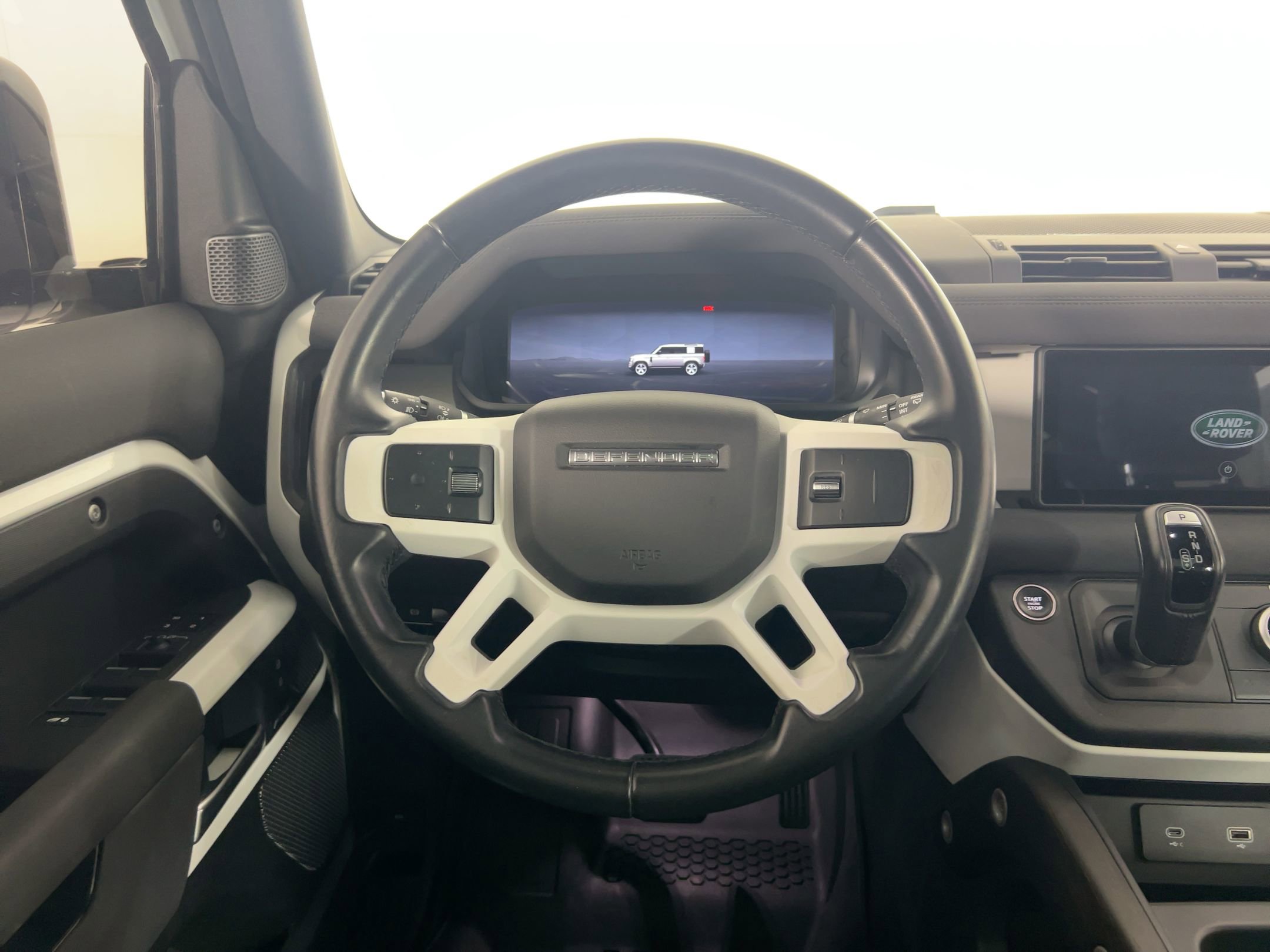 2023 Land Rover Defender S photo 4