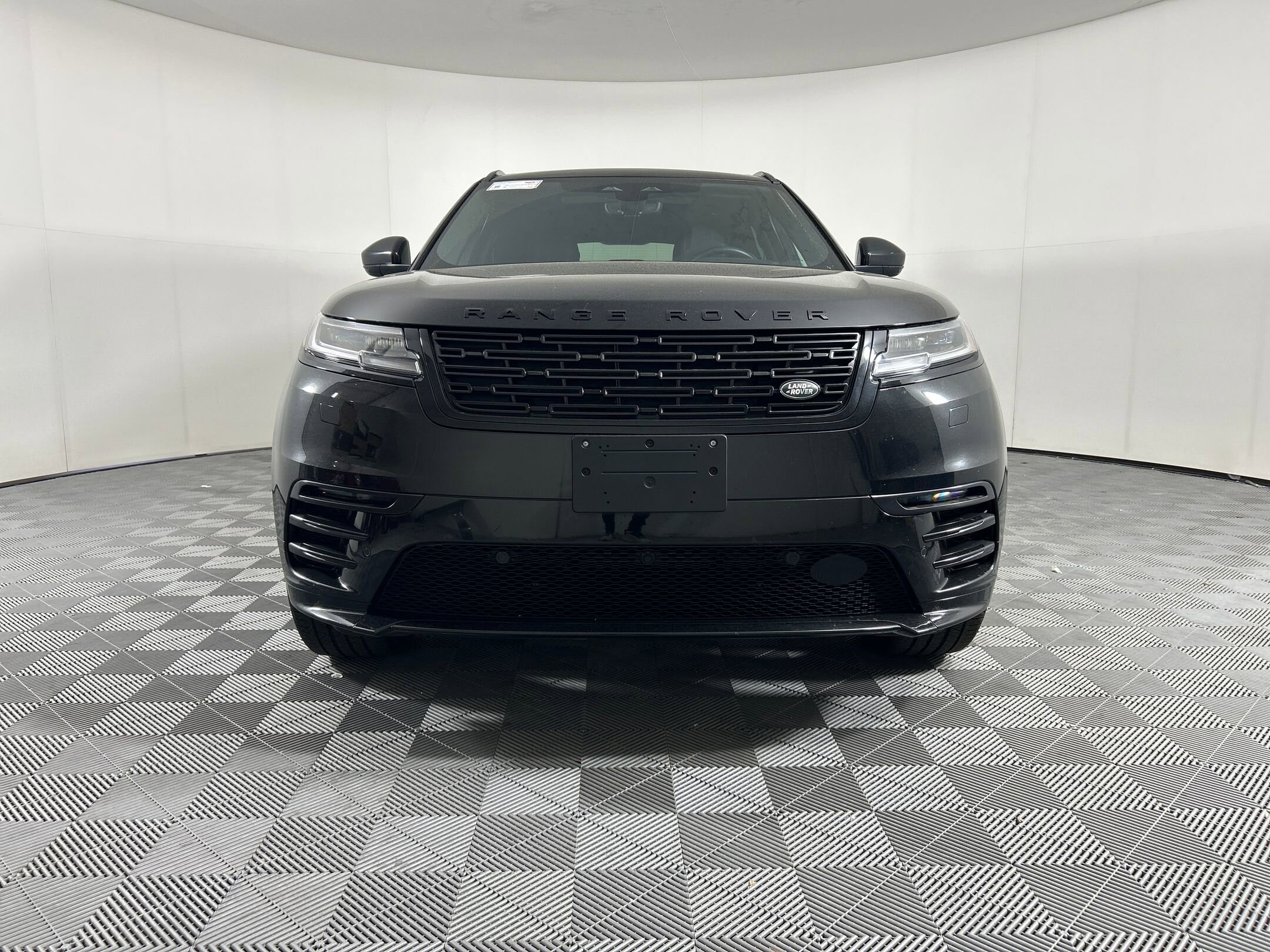 2025 Land Rover Range Rover Velar SE photo 3