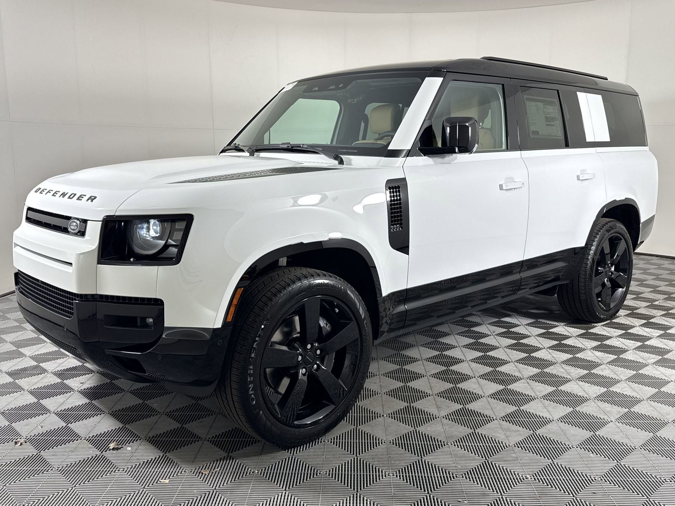 2026 Land Rover Defender 130 X-Dynamic SE P400's photo