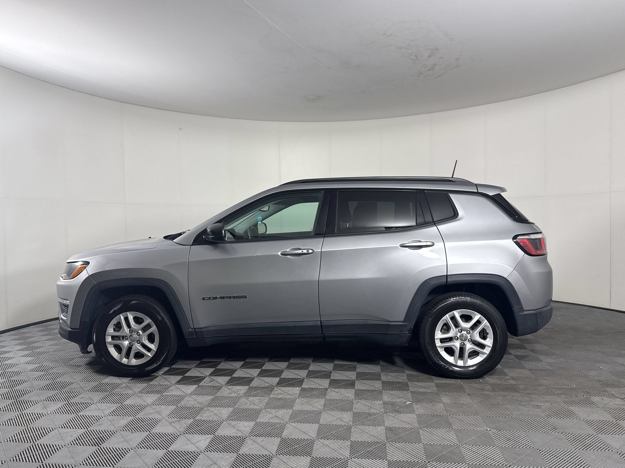 Used 2018 Jeep Compass Sport with VIN 3C4NJCAB9JT425290 for sale in Fairburn, GA