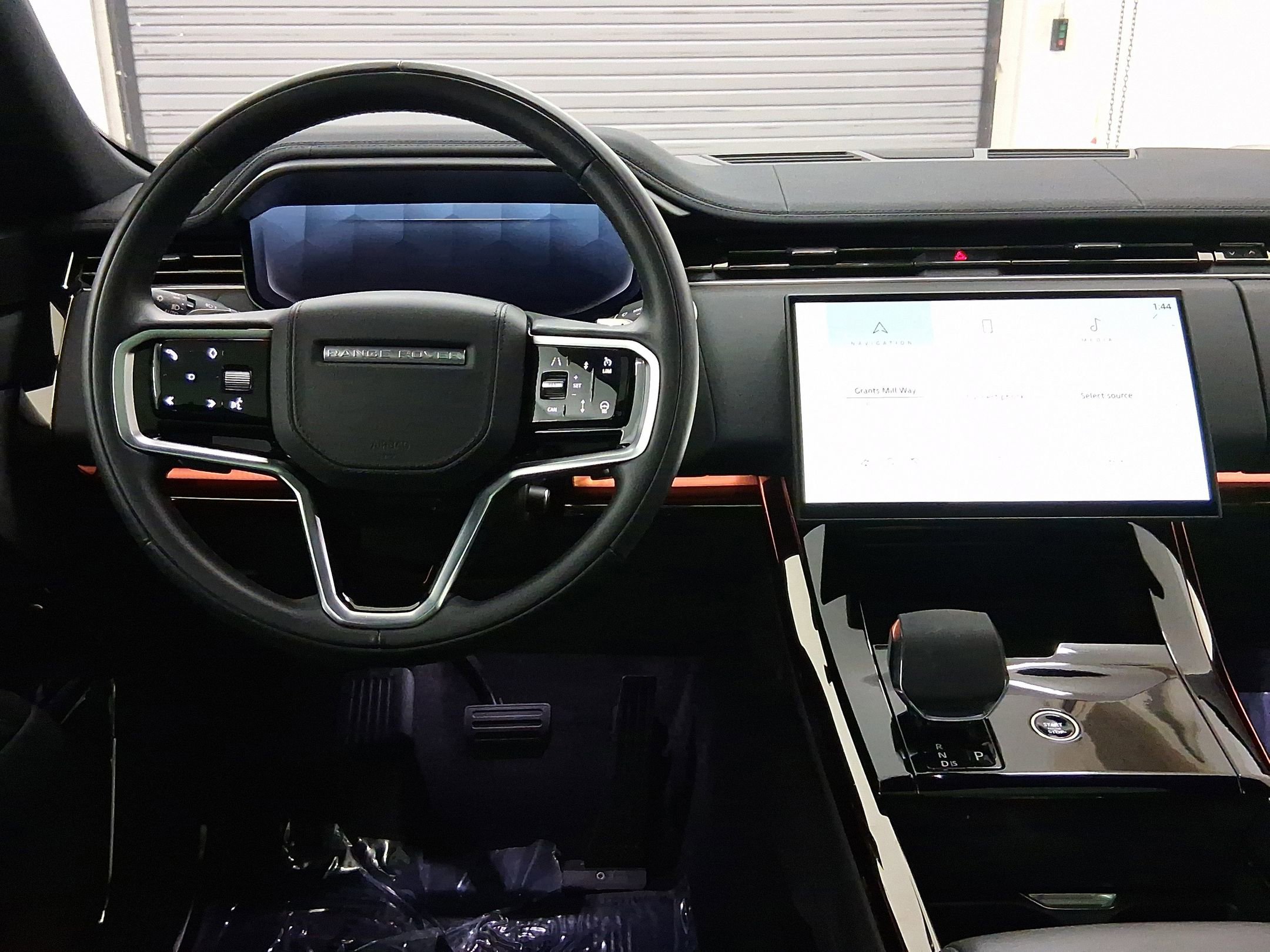 2024 Land Rover Range Rover Sport SE photo 3
