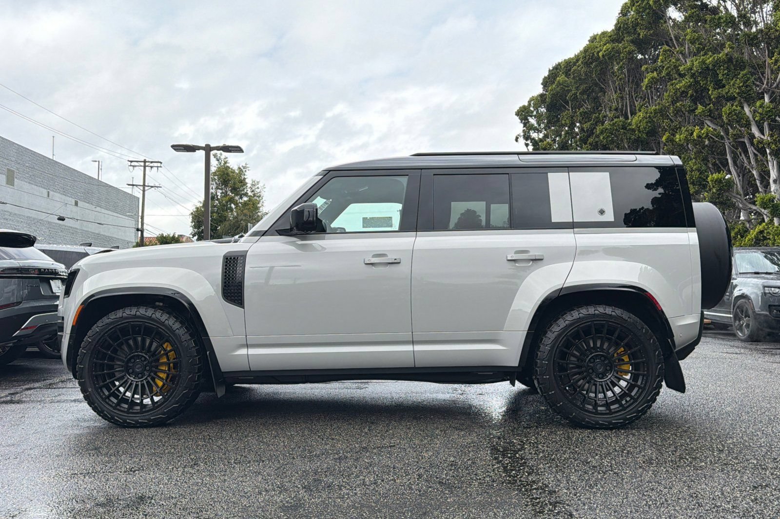 2026 Land Rover Defender OCTA - Photo 43
