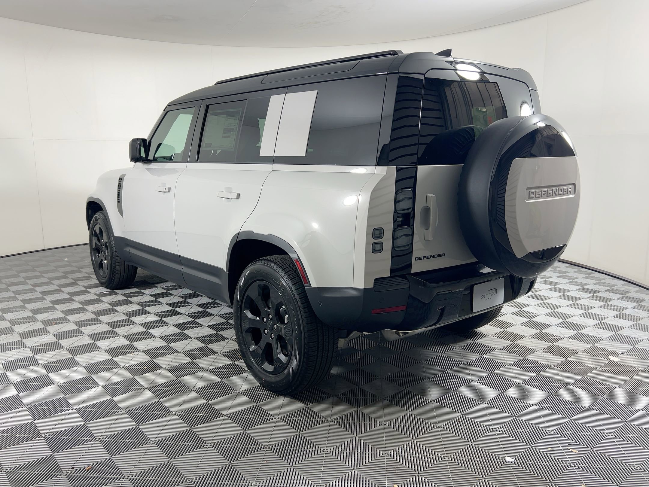 2026 Land Rover Defender 110 S photo 3