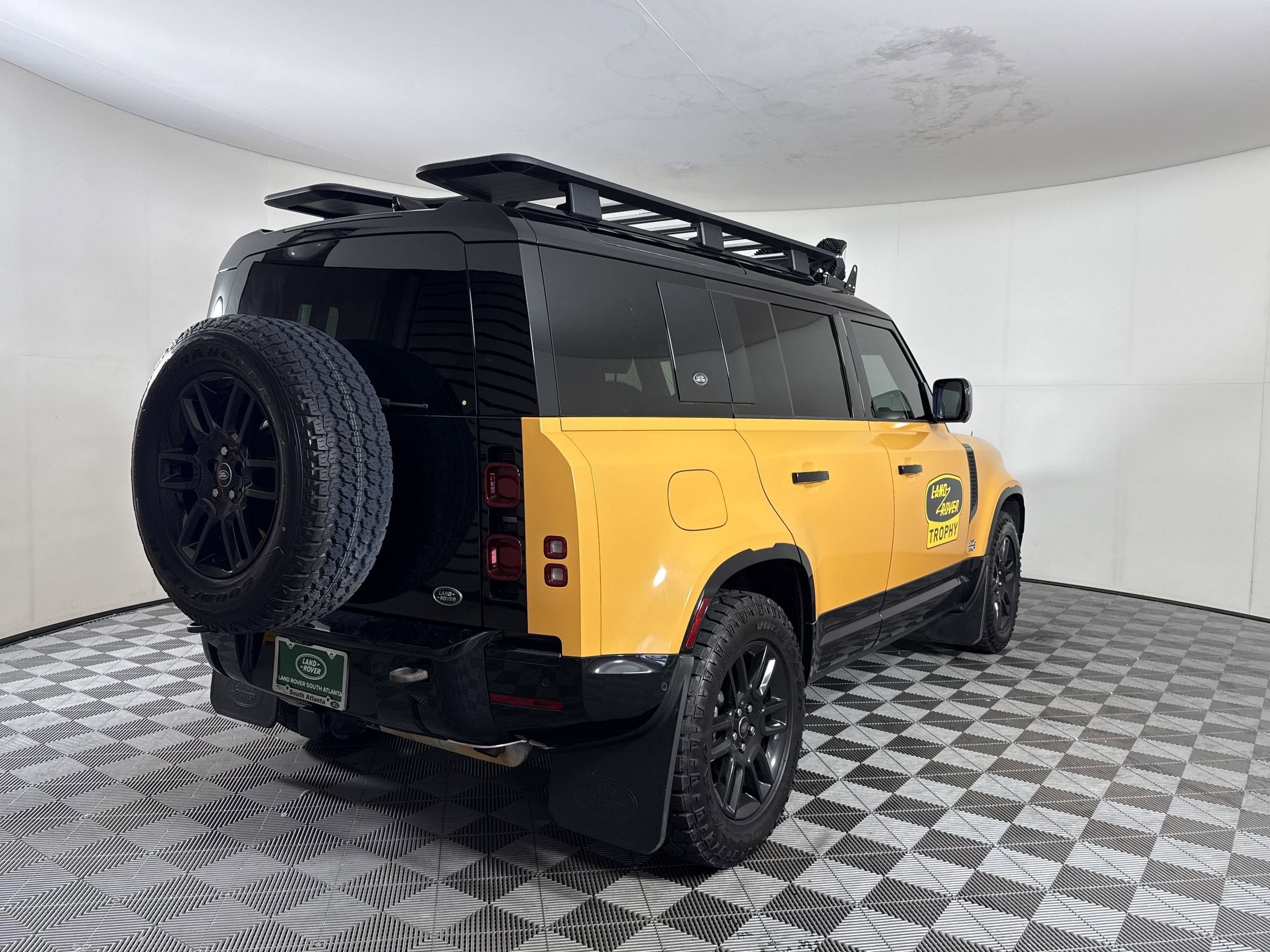 2022 Land Rover Defender X-Dynamic SE - Photo 10