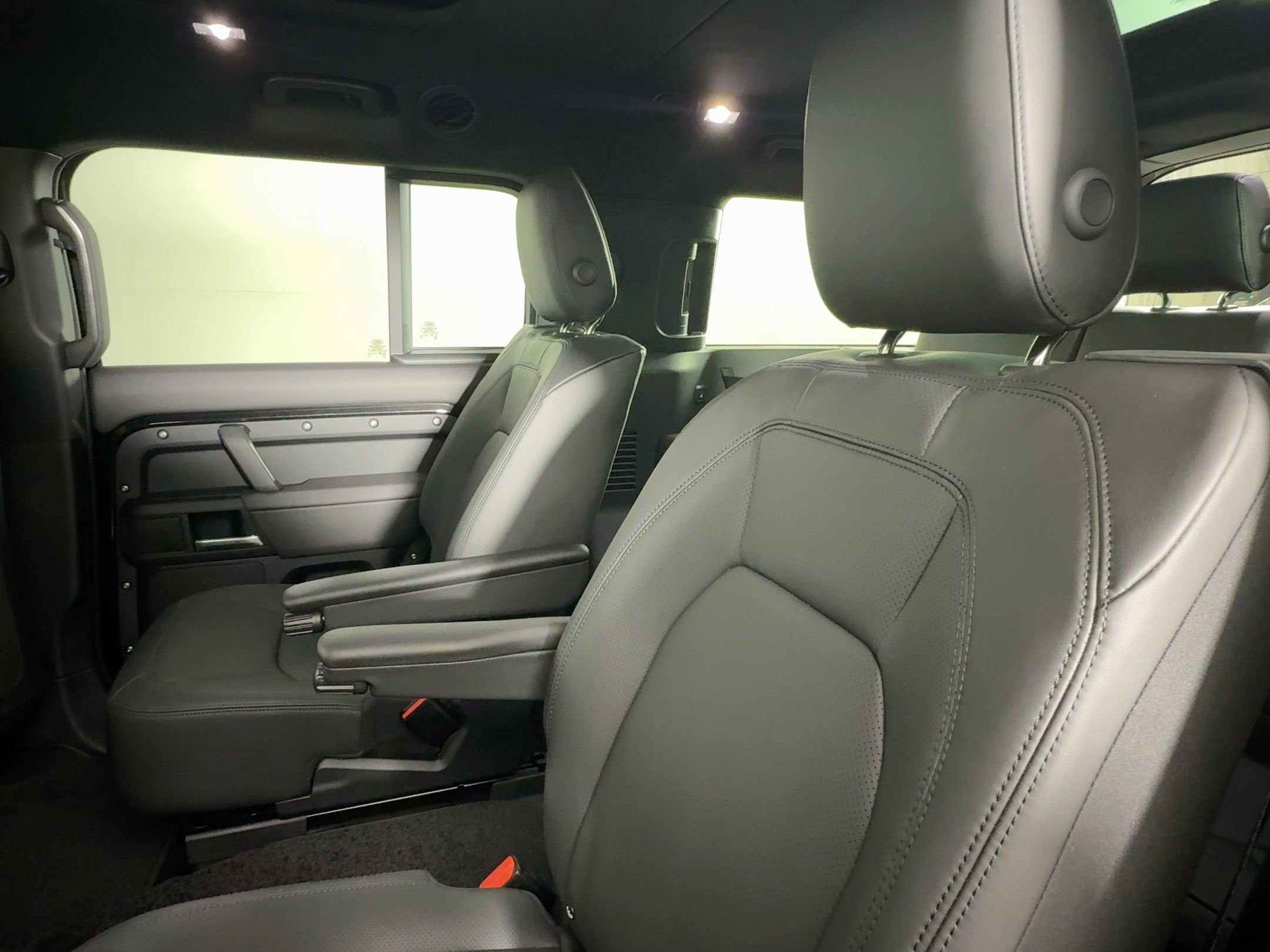 2026 Land Rover Defender S - Photo 25