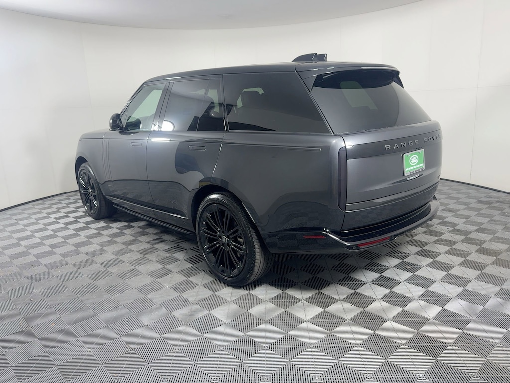 New 2025 Land Rover Range Rover P400 SE SUV