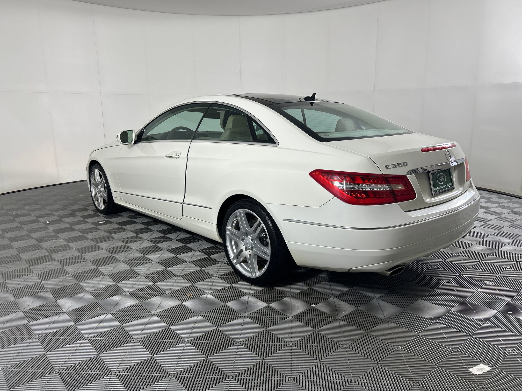 2010 Mercedes Benz E 350 Coupe photo 2
