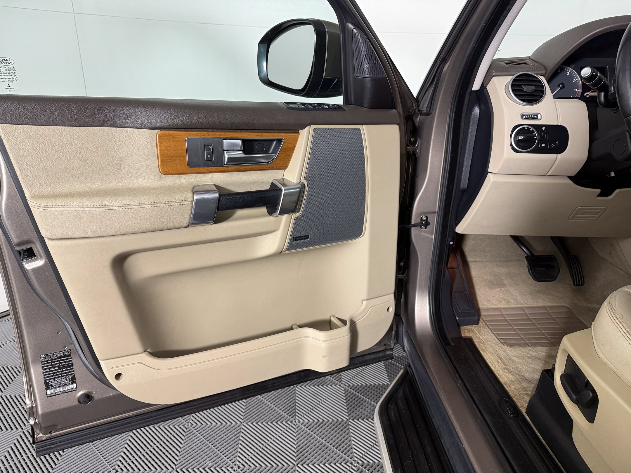 2015 Land Rover LR4 HSE - Photo 12