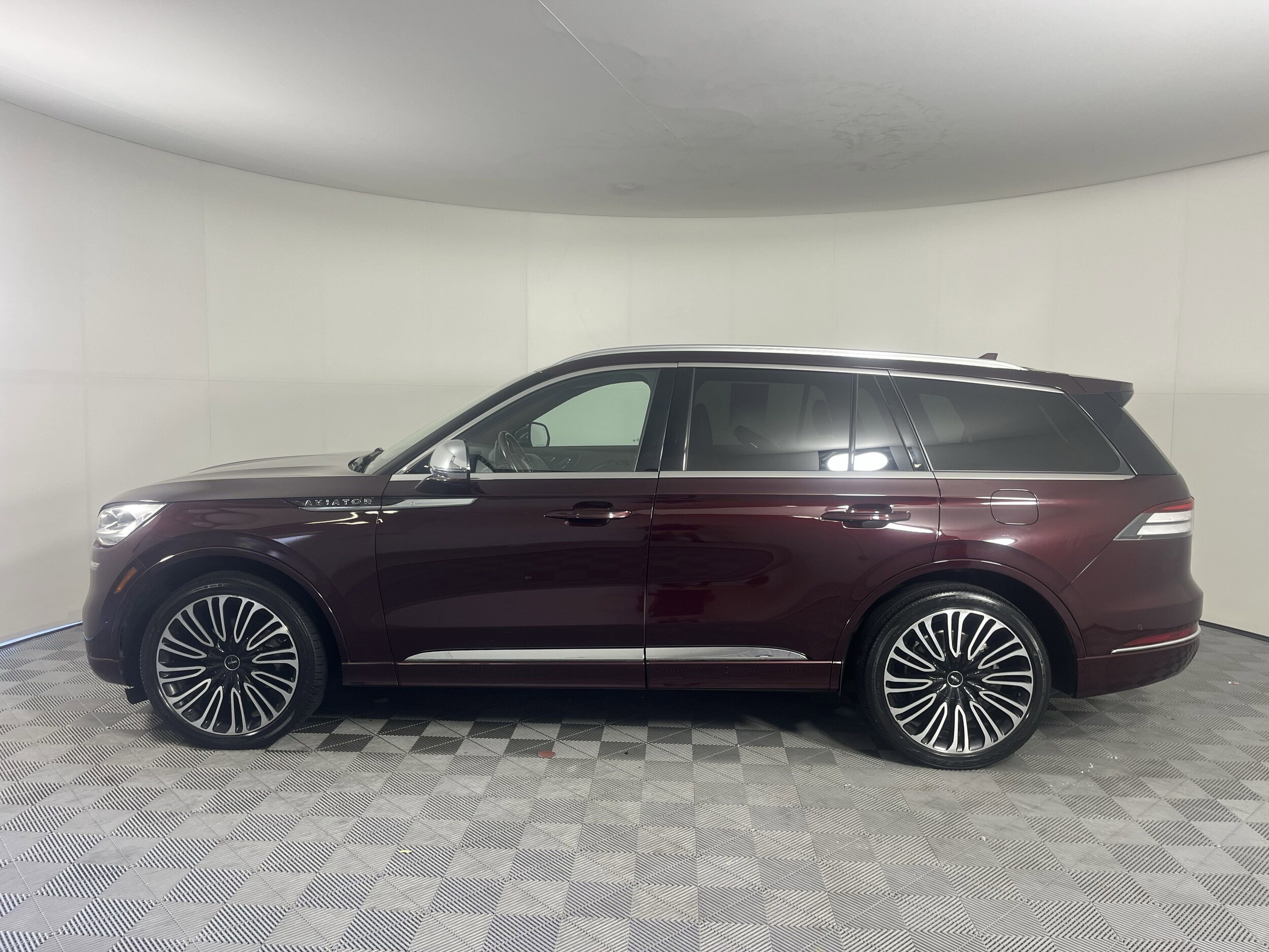 2020 Lincoln Aviator Black Label photo 3