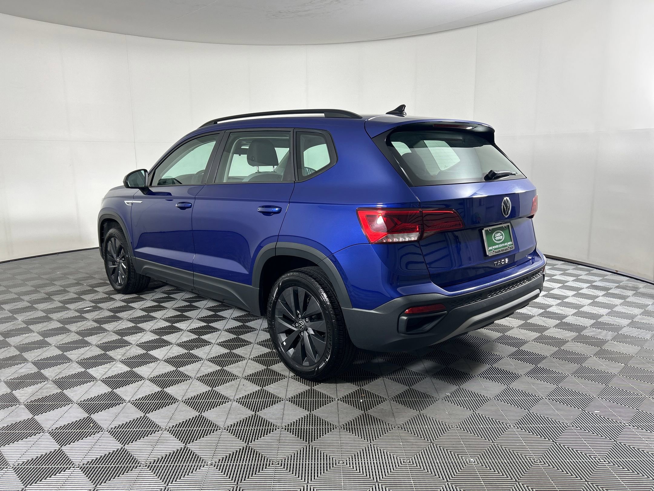 2024 Volkswagen Taos S photo 2