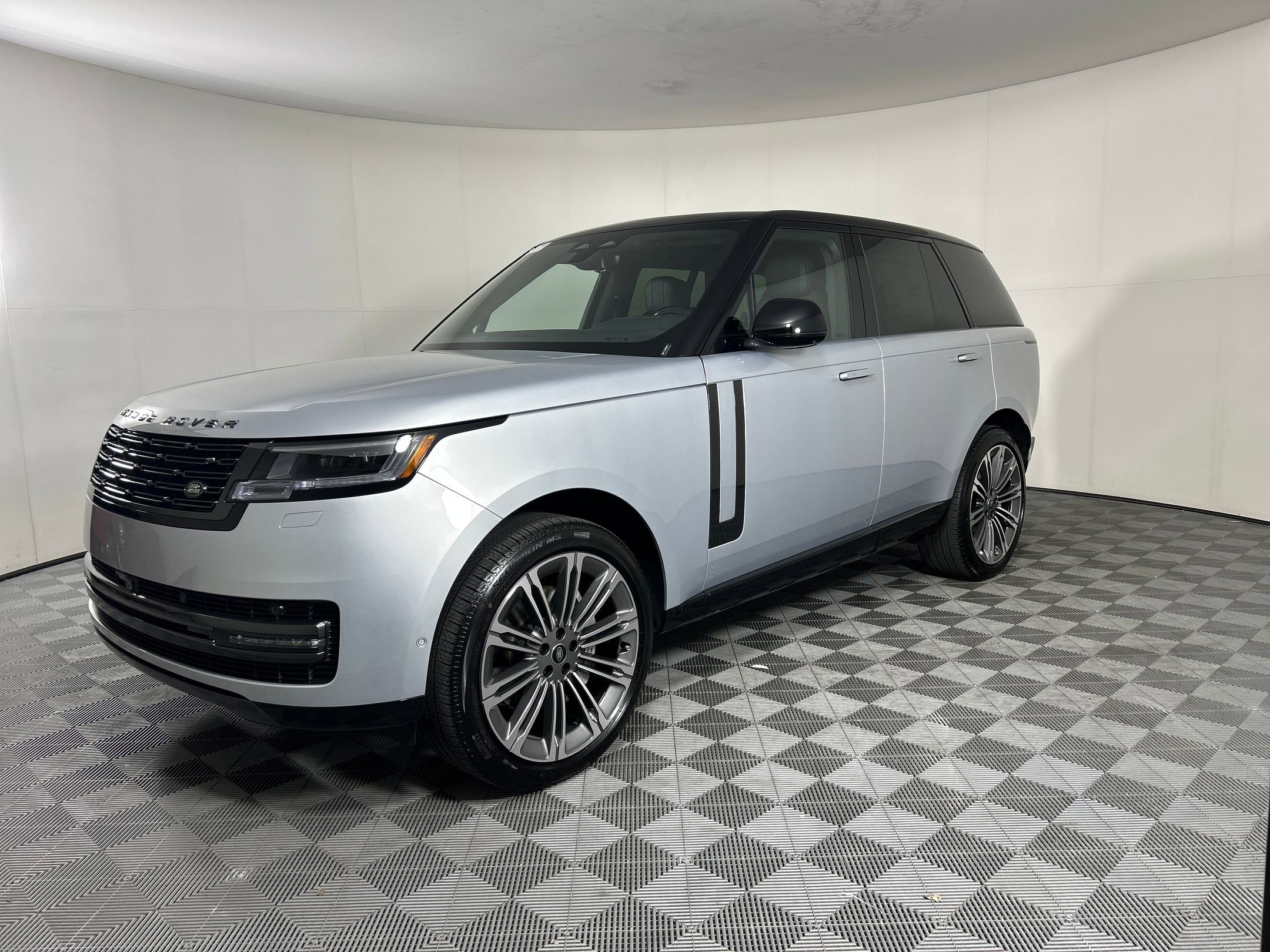 2026 Land Rover Range Rover Evoque S's photo