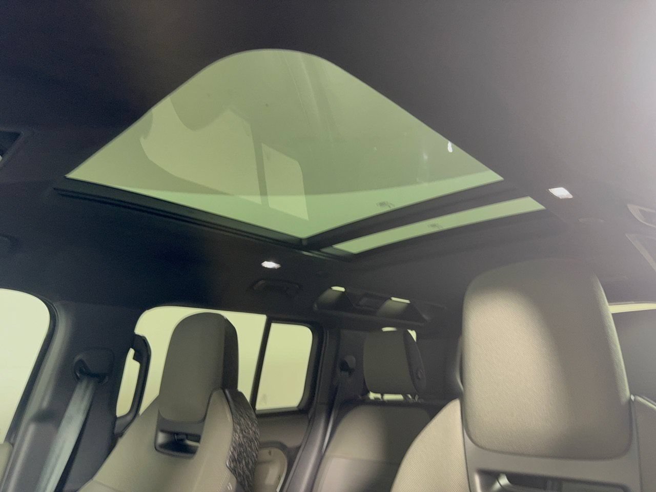 2025 Land Rover Defender Octa - Photo 26