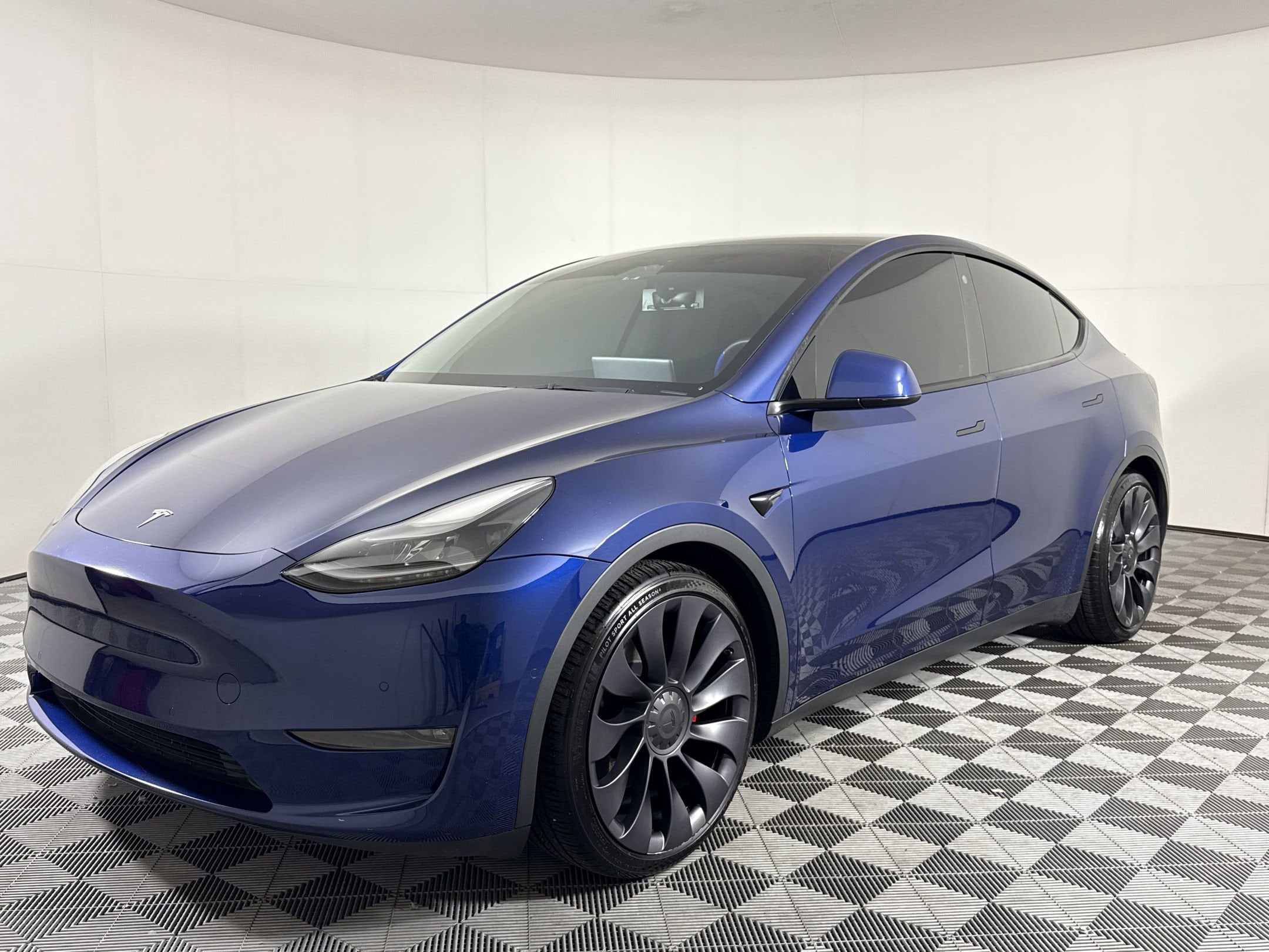 2022 Tesla Model Y Performance Dual Motor All-Wheel Drive's photo