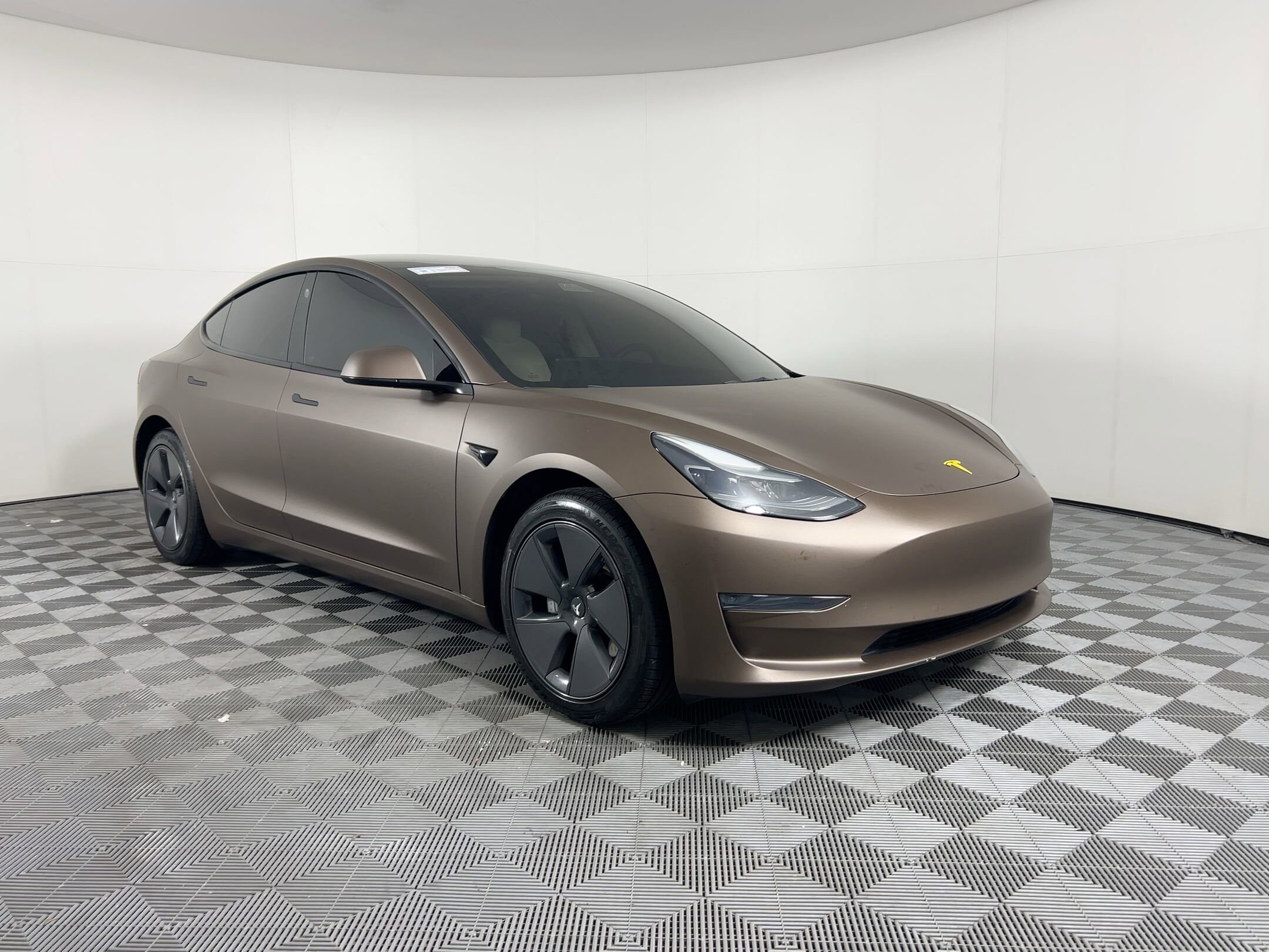 2021 Tesla Model 3 Standard Range Plus photo 3