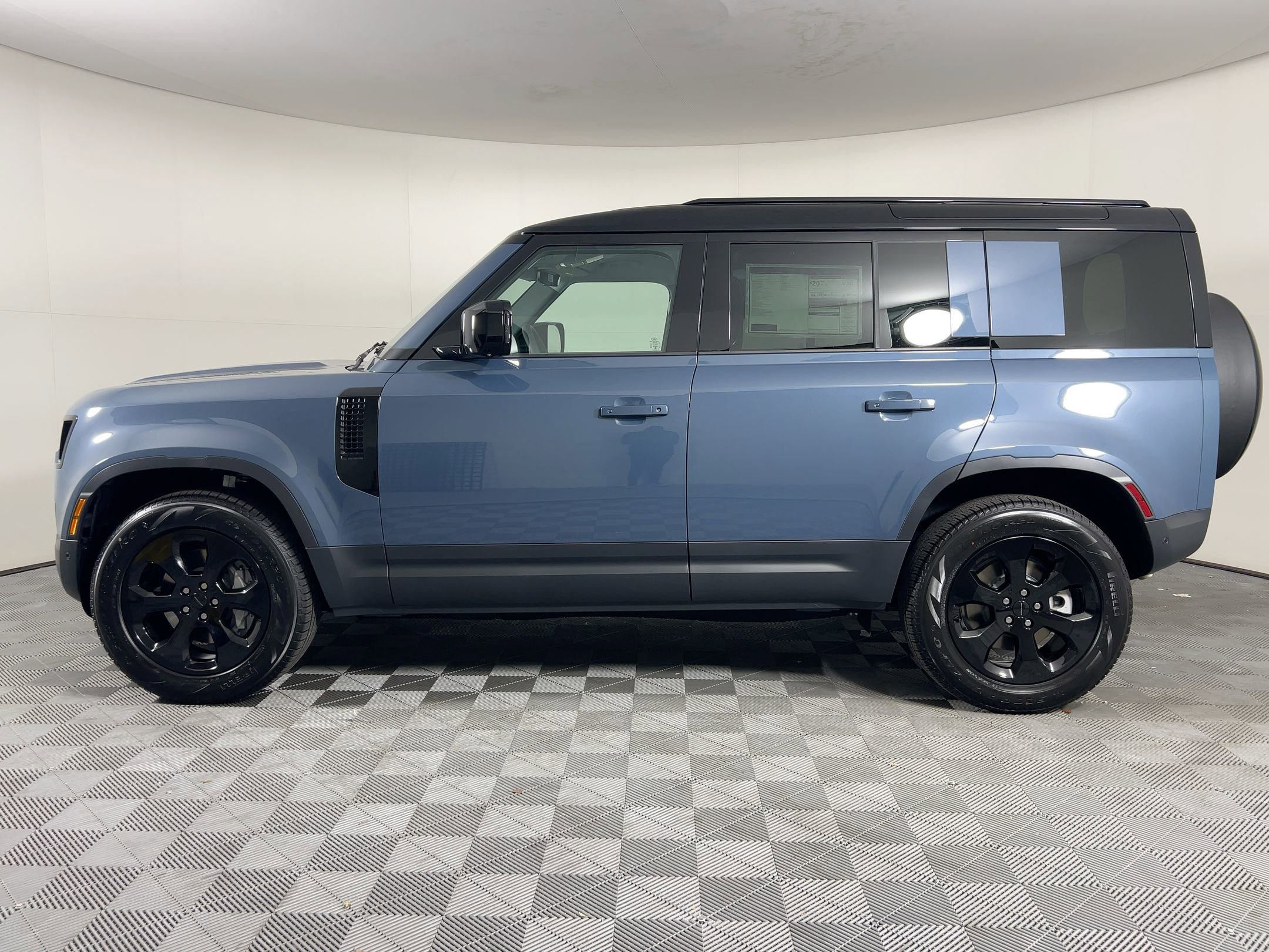 2026 Land Rover Defender 110 S photo 2