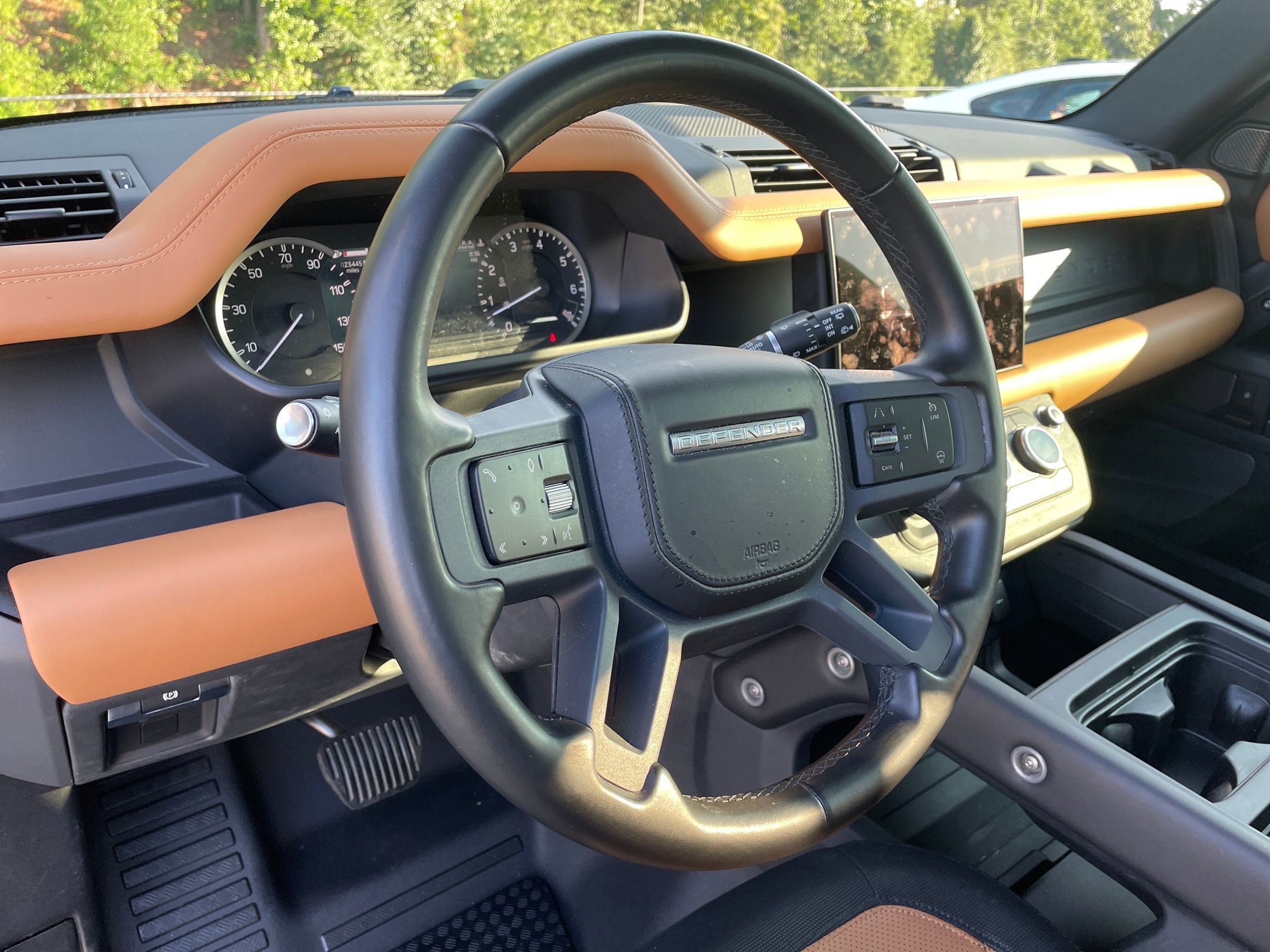 2023 Land Rover Defender X-Dynamic SE photo 2