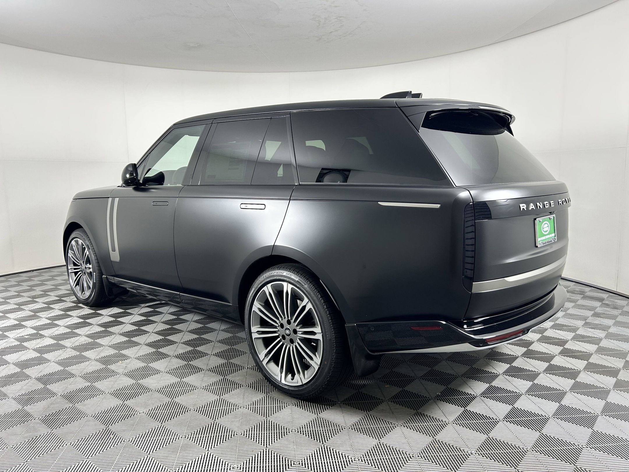 2025 Land Rover Range Rover SE photo 3