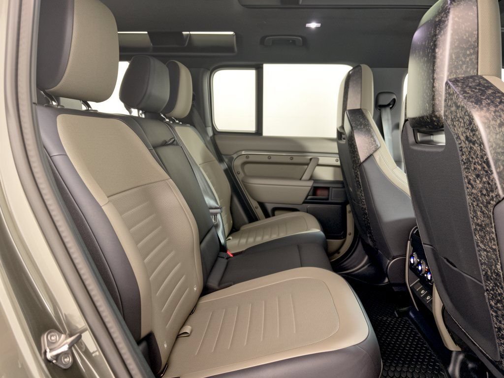 2025 Land Rover Defender Octa - Photo 31