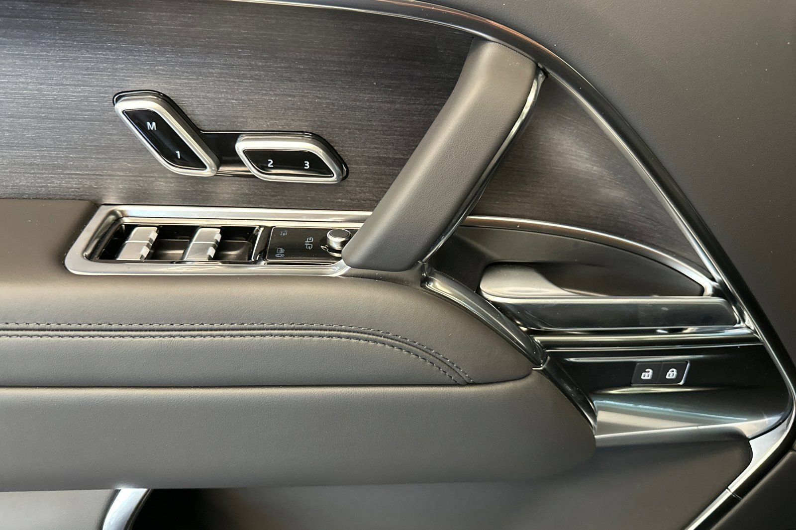 2026 Land Rover Range Rover SE - Photo 13