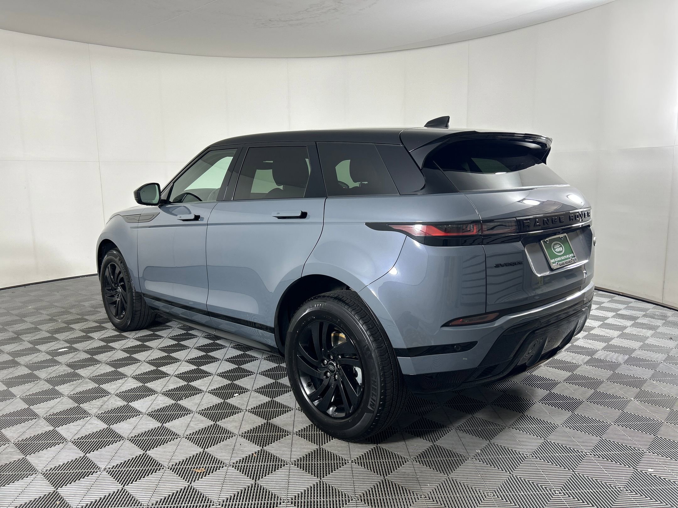 2023 Land Rover Range Rover Evoque R-Dynamic S photo 3