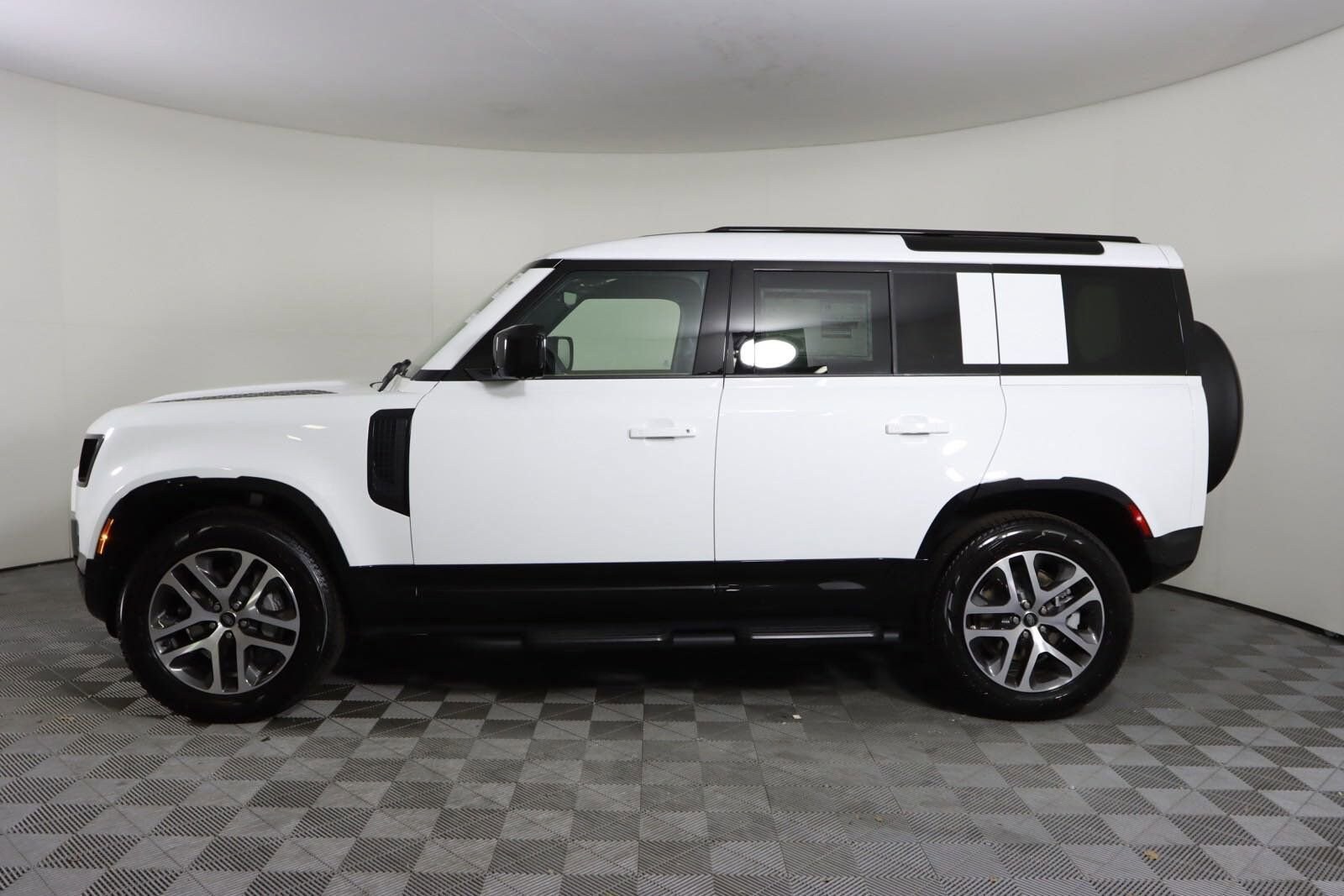 2025 Land Rover Defender 110 X-Dynamic SE photo 2