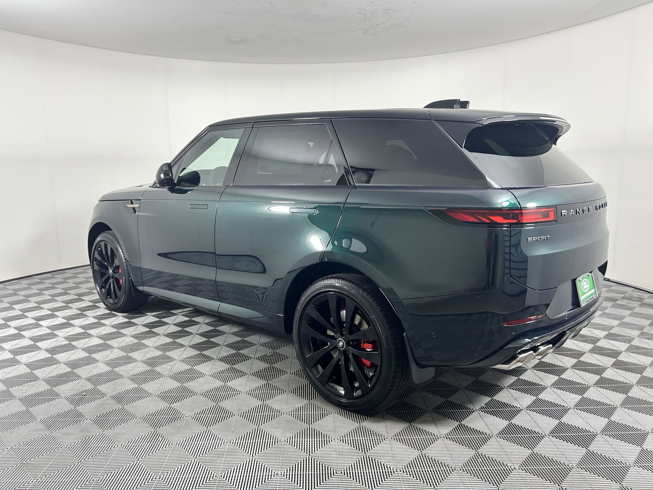 2025 Land Rover Range Rover Sport P530 Dynamic SE photo 3