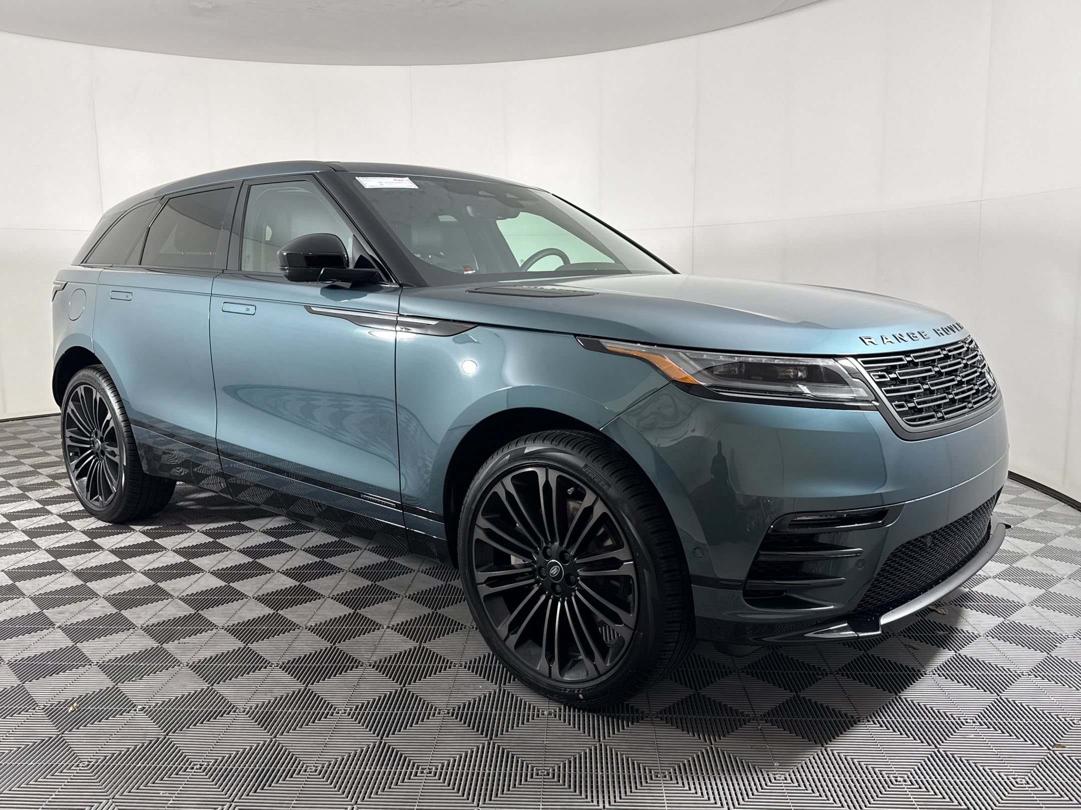Range Rover Velar P400 Belgravia Edition SUV