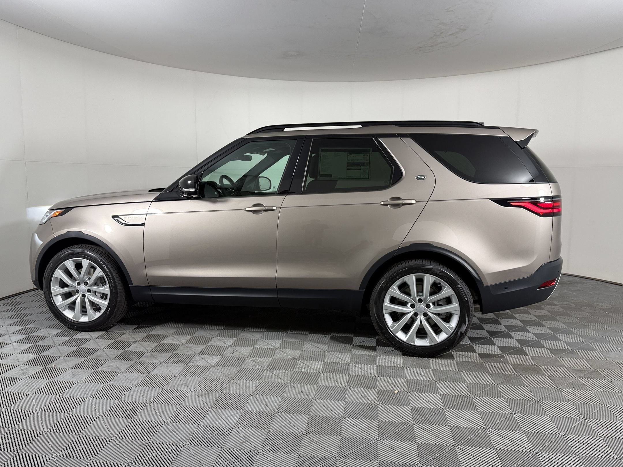 2026 Land Rover Discovery S SUV