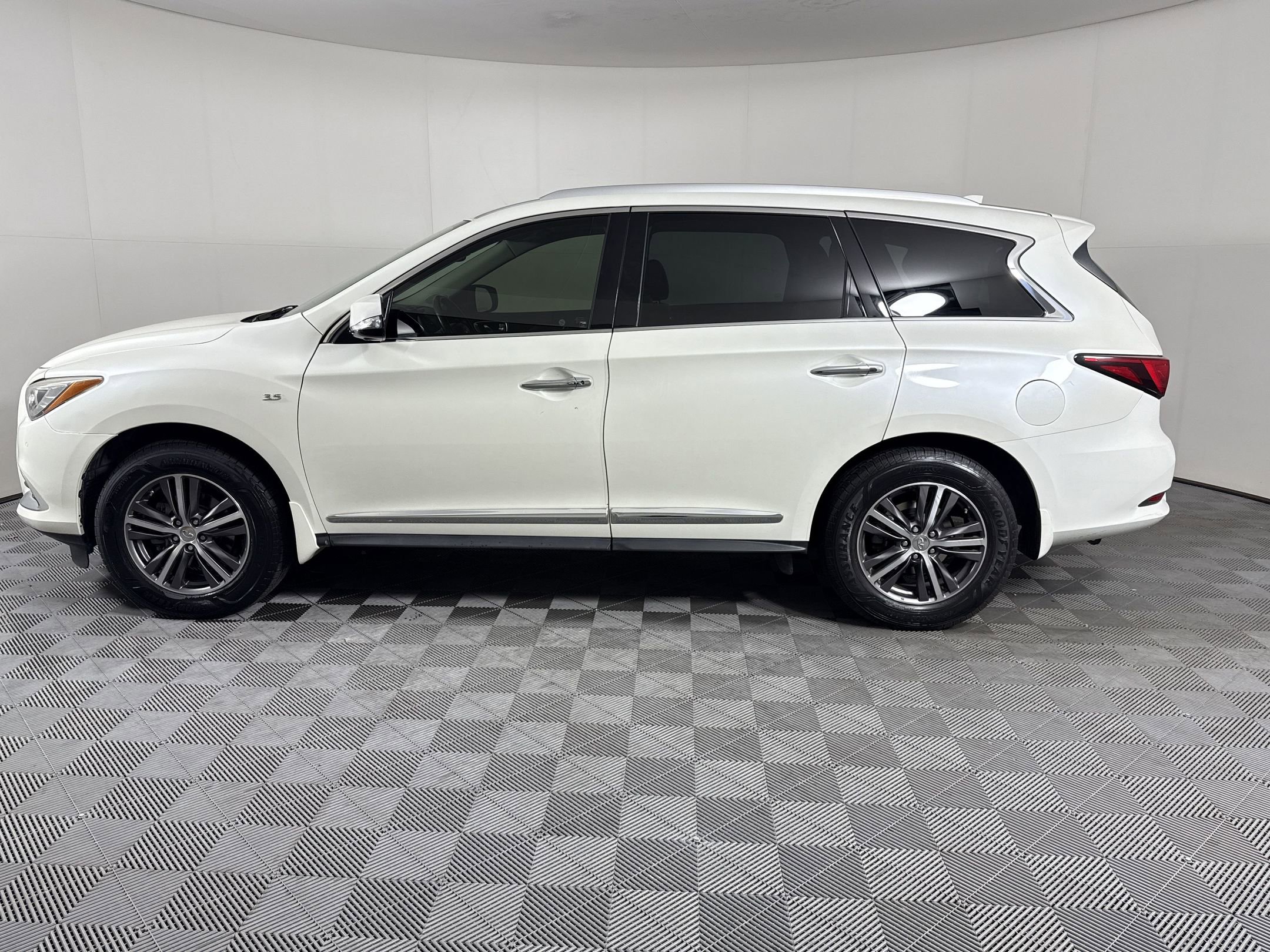 Used 2019 INFINITI QX60 LUXE with VIN 5N1DL0MN3KC525971 for sale in Fairburn, GA