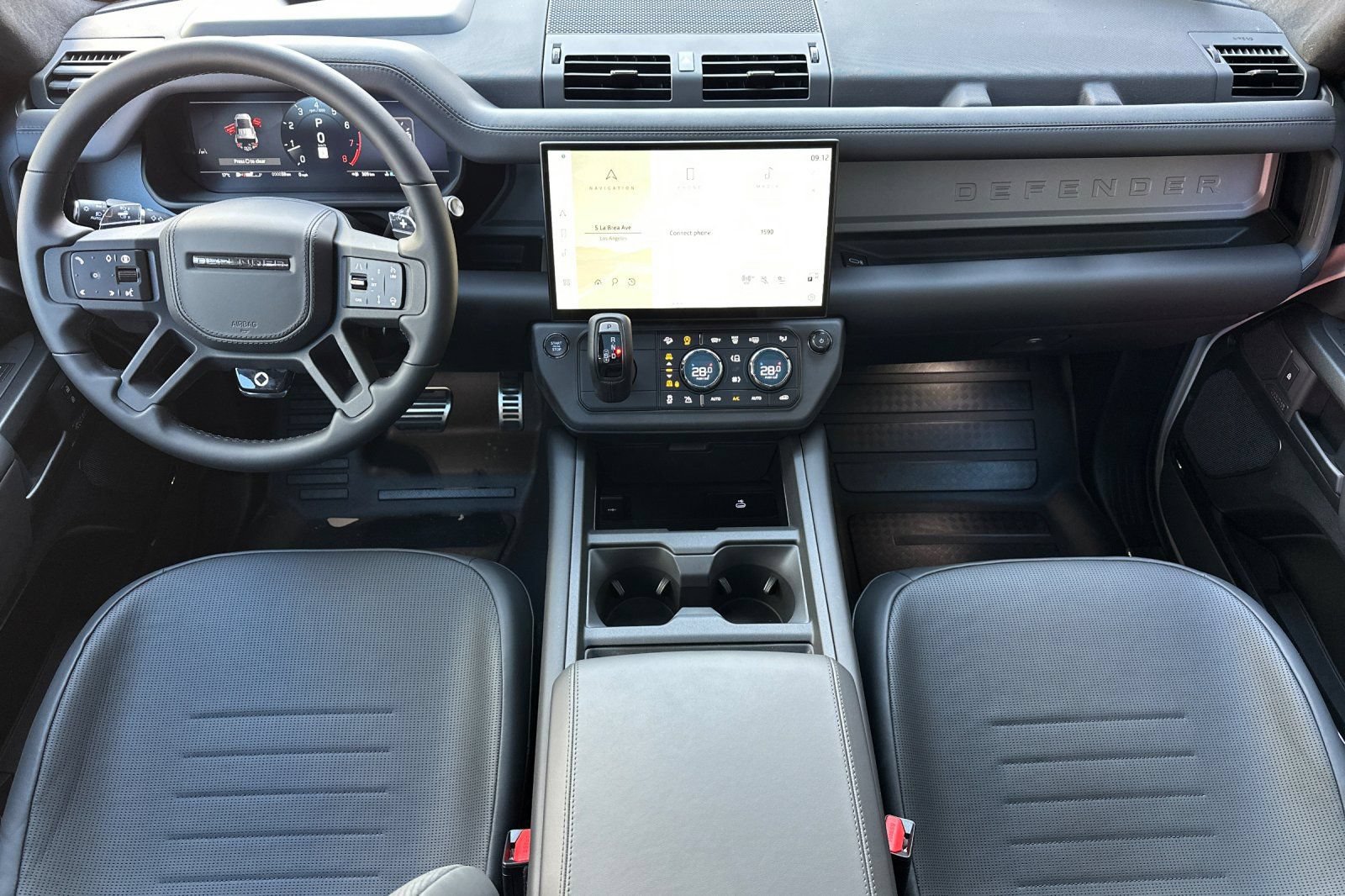 2026 Land Rover Defender OCTA - Photo 17