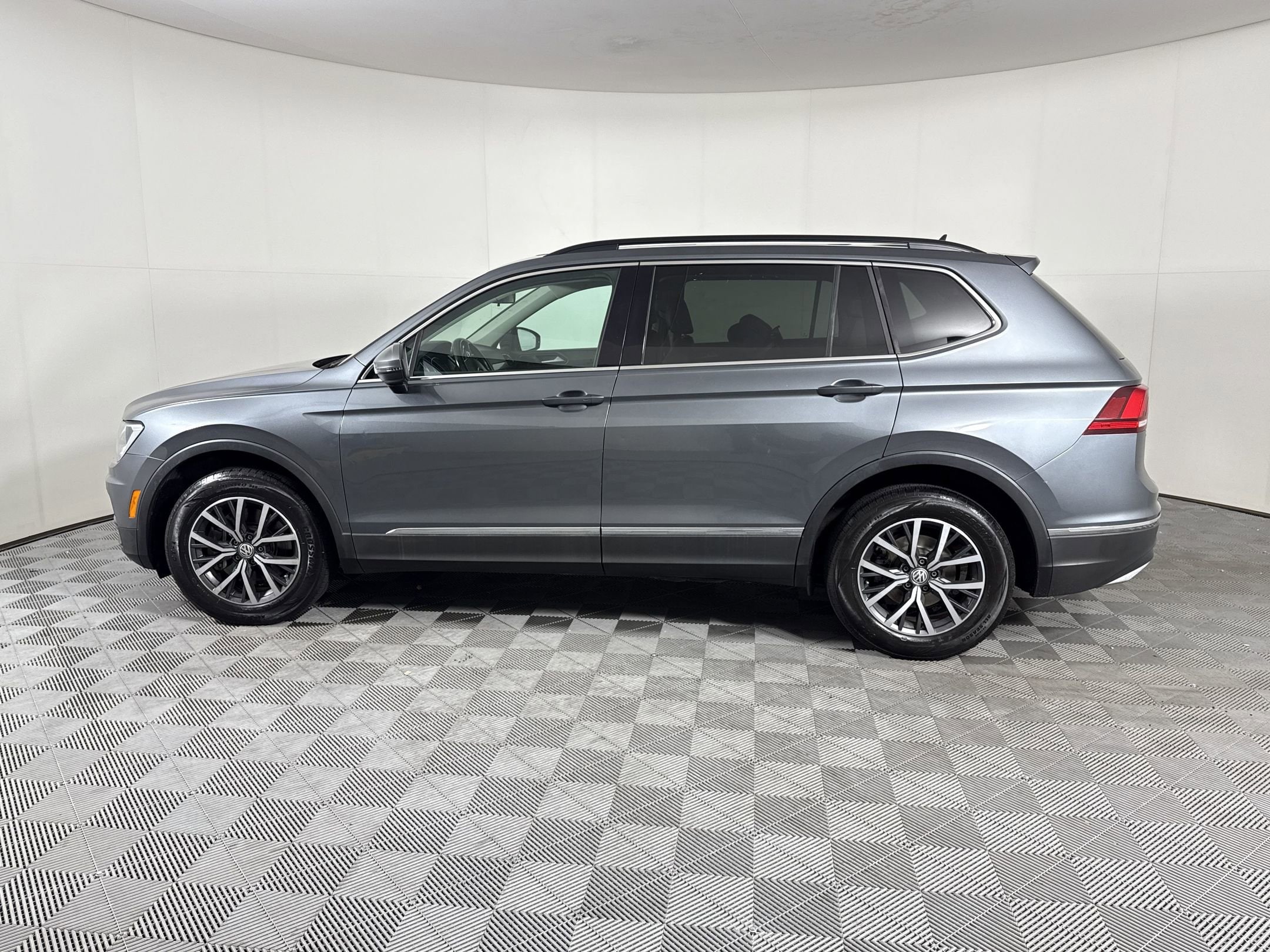 Used 2018 Volkswagen Tiguan SE with VIN 3VV3B7AX0JM210593 for sale in Fairburn, GA
