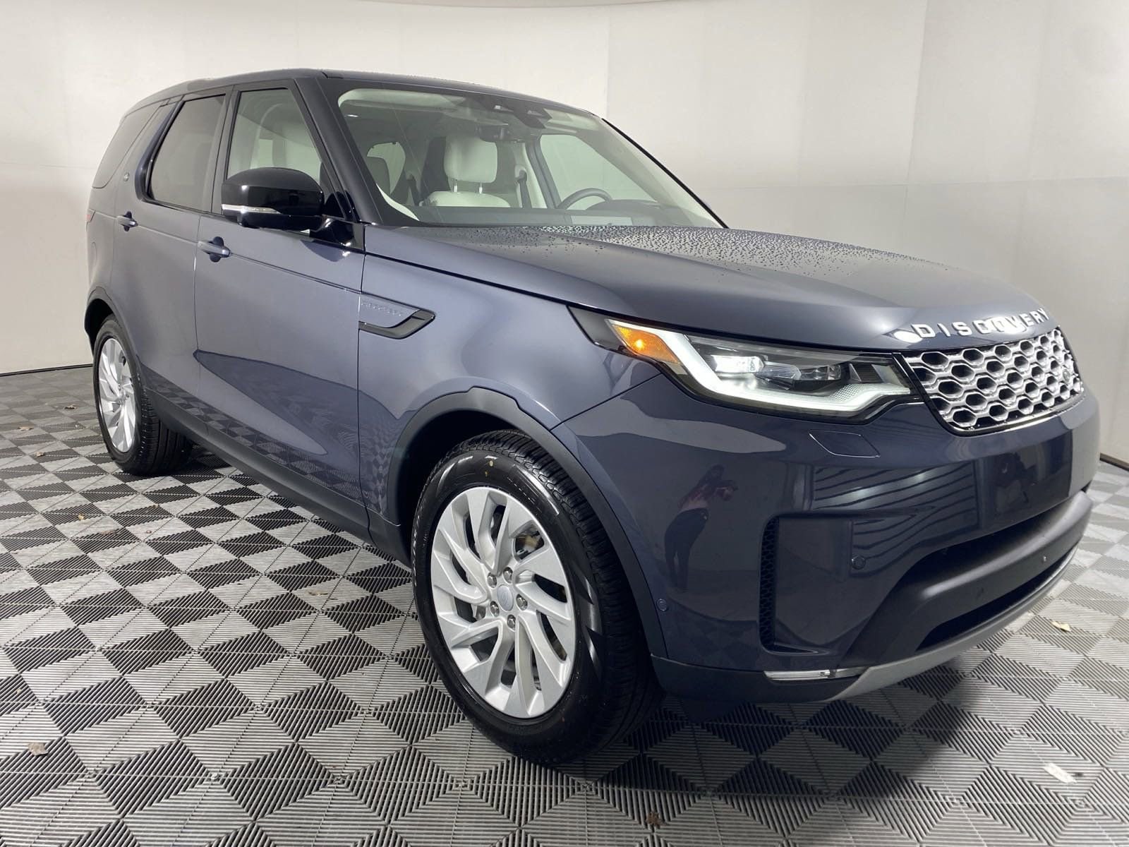 2025 Land Rover Discovery S SUV