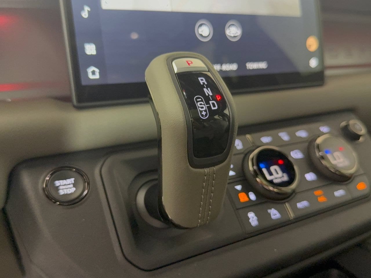 2025 Land Rover Defender Octa - Photo 20