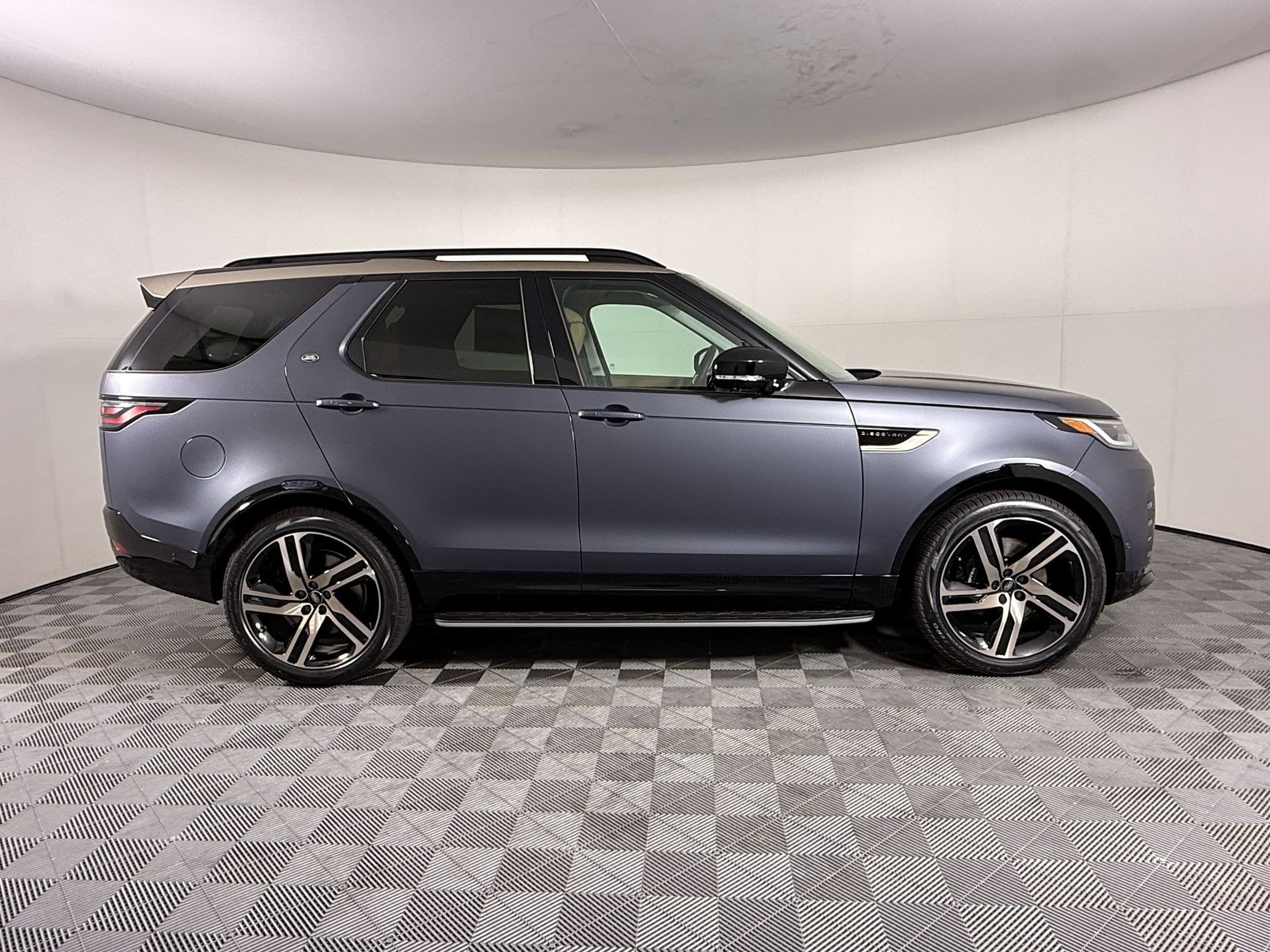2026 Land Rover Discovery Gemini Edition SUV