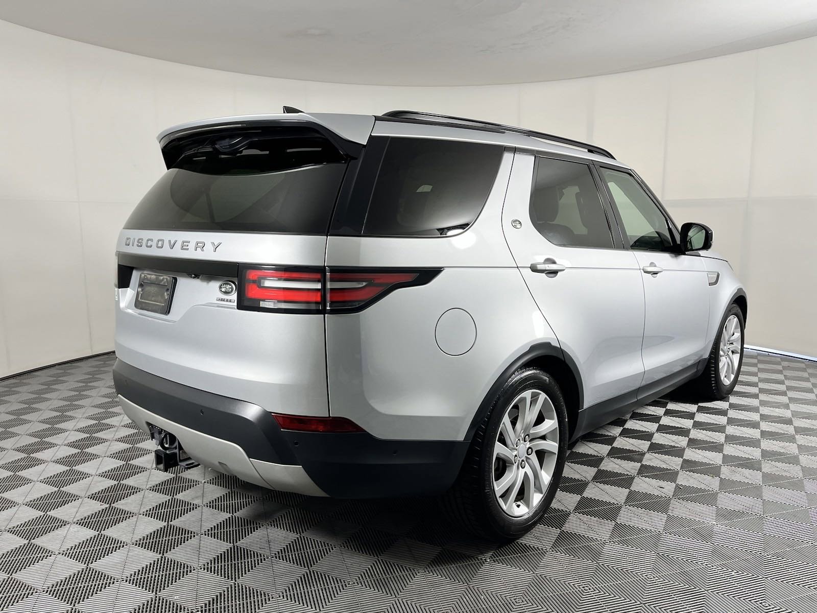 Used 2018 Land Rover Discovery HSE with VIN SALRR2RV6JA060196 for sale in Fairburn, GA