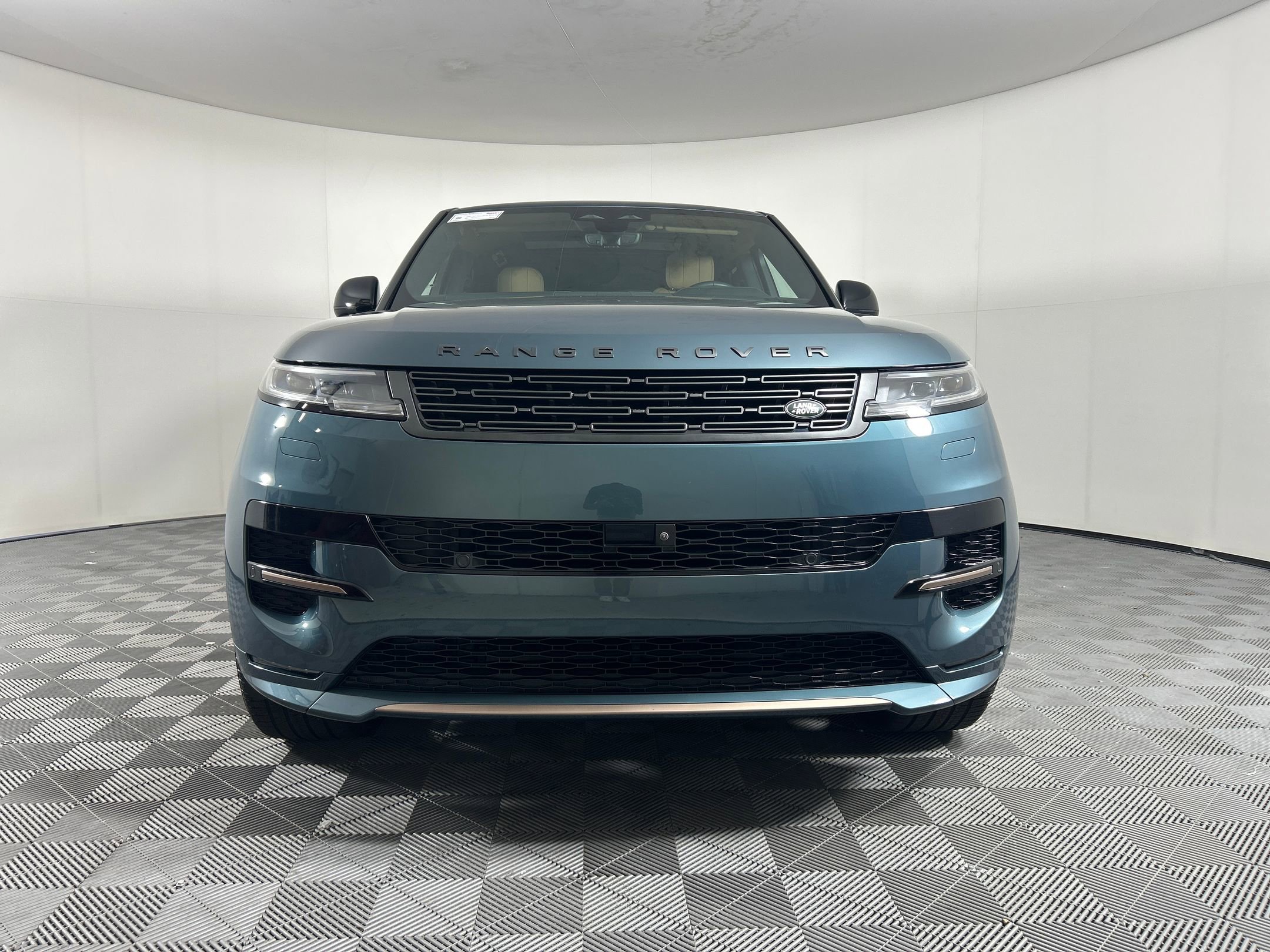 2024 Land Rover Range Rover Sport SE photo 4