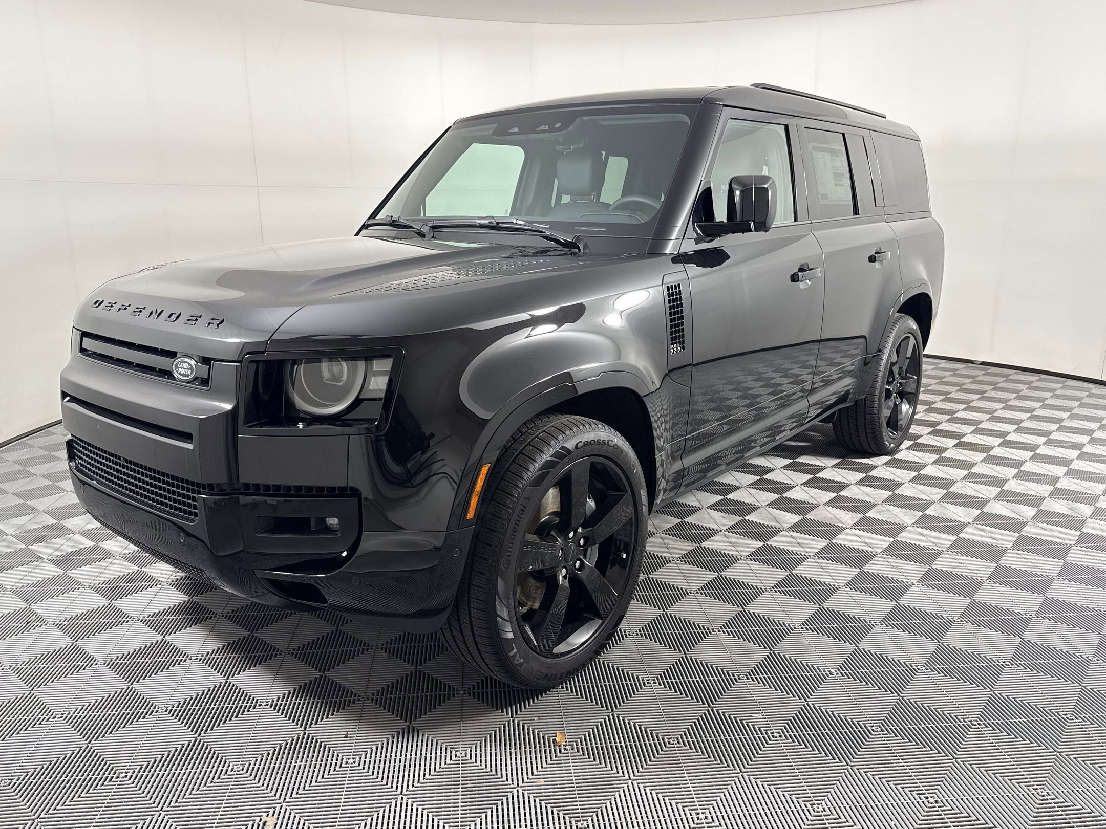 2026 Land Rover Defender 130 X-Dynamic SE P400's photo