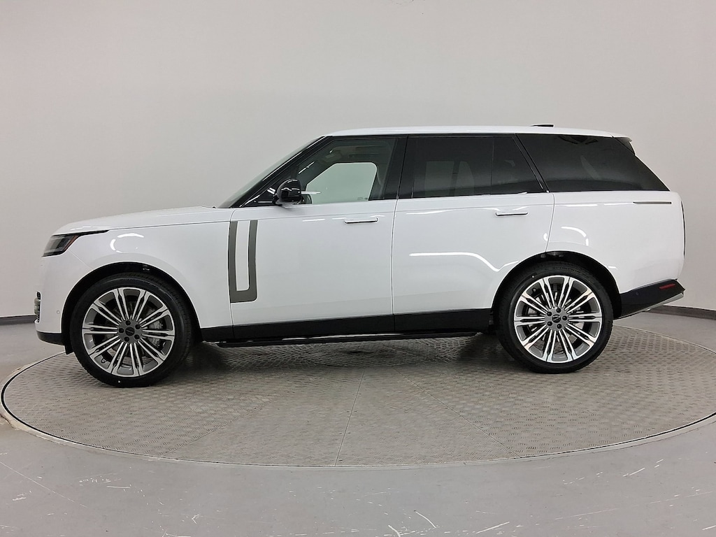 New 2026 Land Rover Range Rover P530 SE SUV