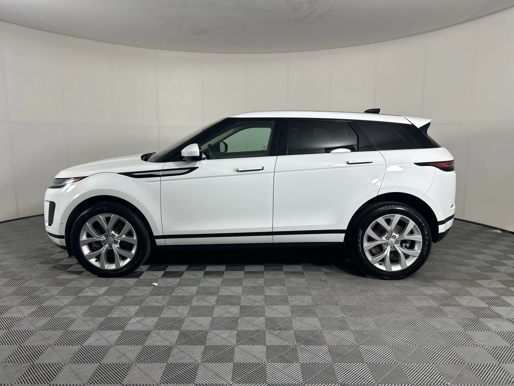 2021 Land Rover Range Rover Evoque SE photo 2
