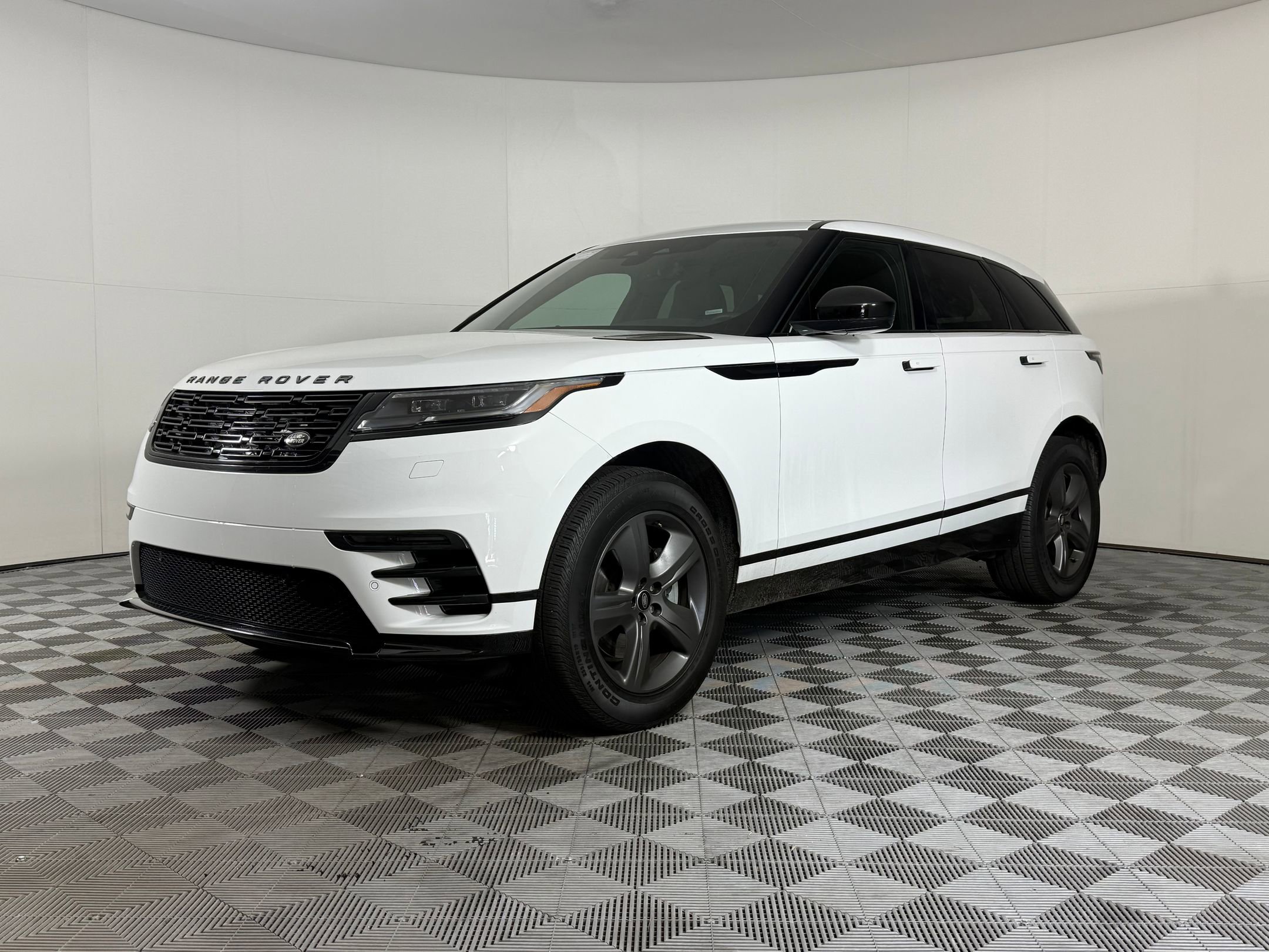 2025 Land Rover Range Rover Velar Dynamic SE