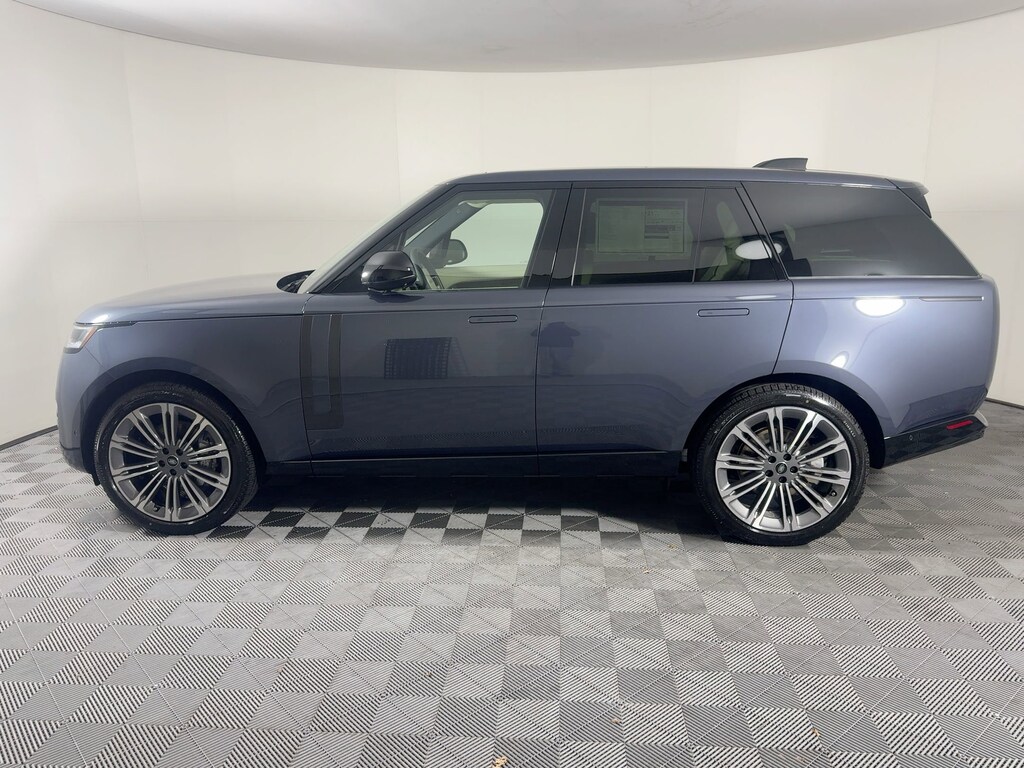 New 2025 Land Rover Range Rover P400 SE SUV