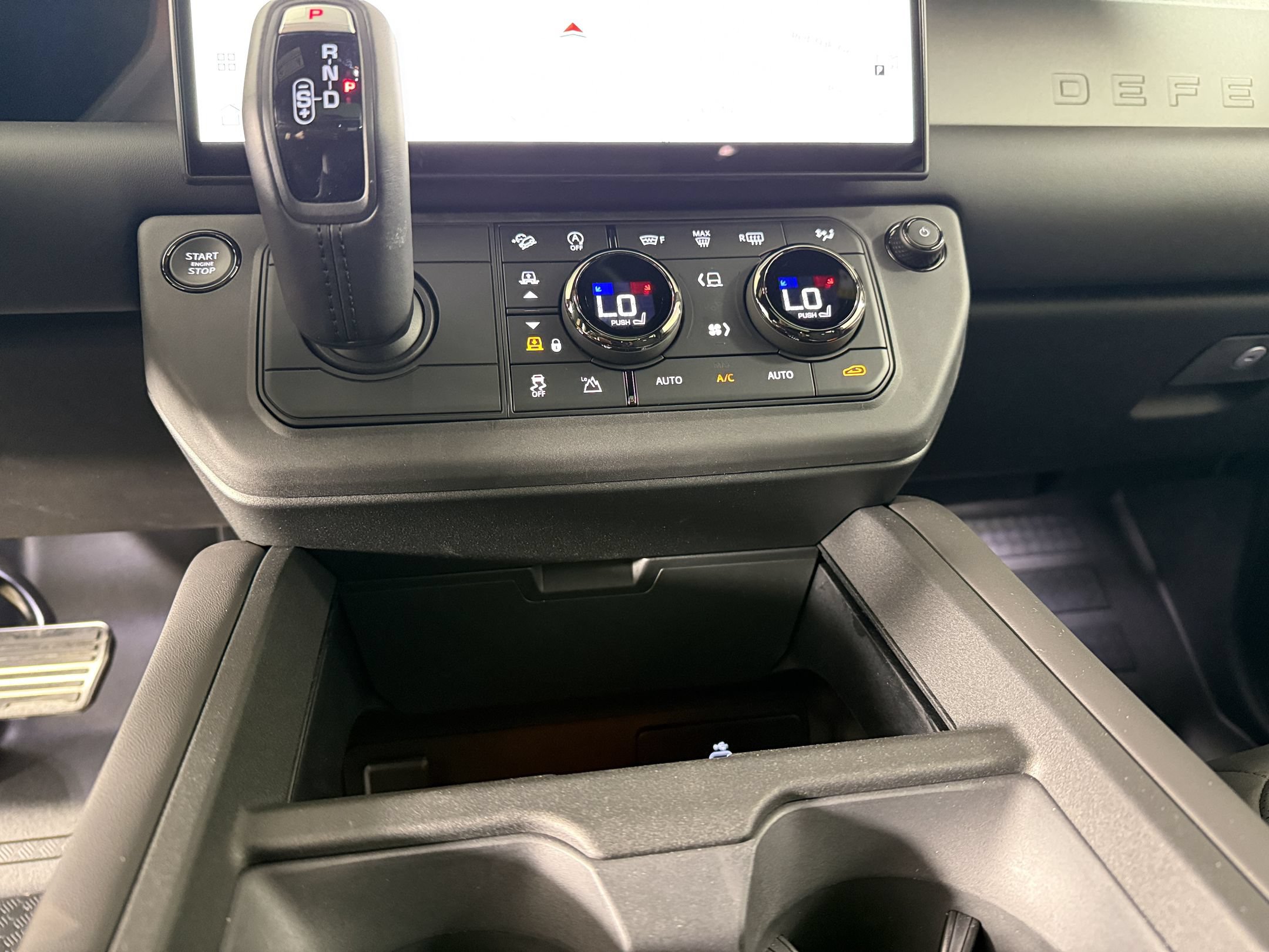 2026 Land Rover Defender OCTA - Photo 20