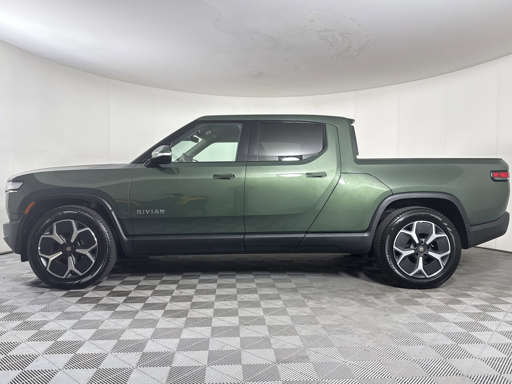 Used 2023 Rivian R1T Adventure with VIN 7FCTGBAAXPN027192 for sale in Fairburn, GA