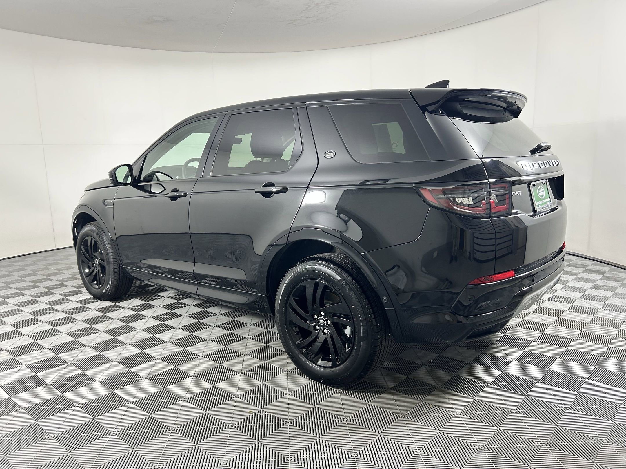 2025 Land Rover Discovery Sport S photo 3