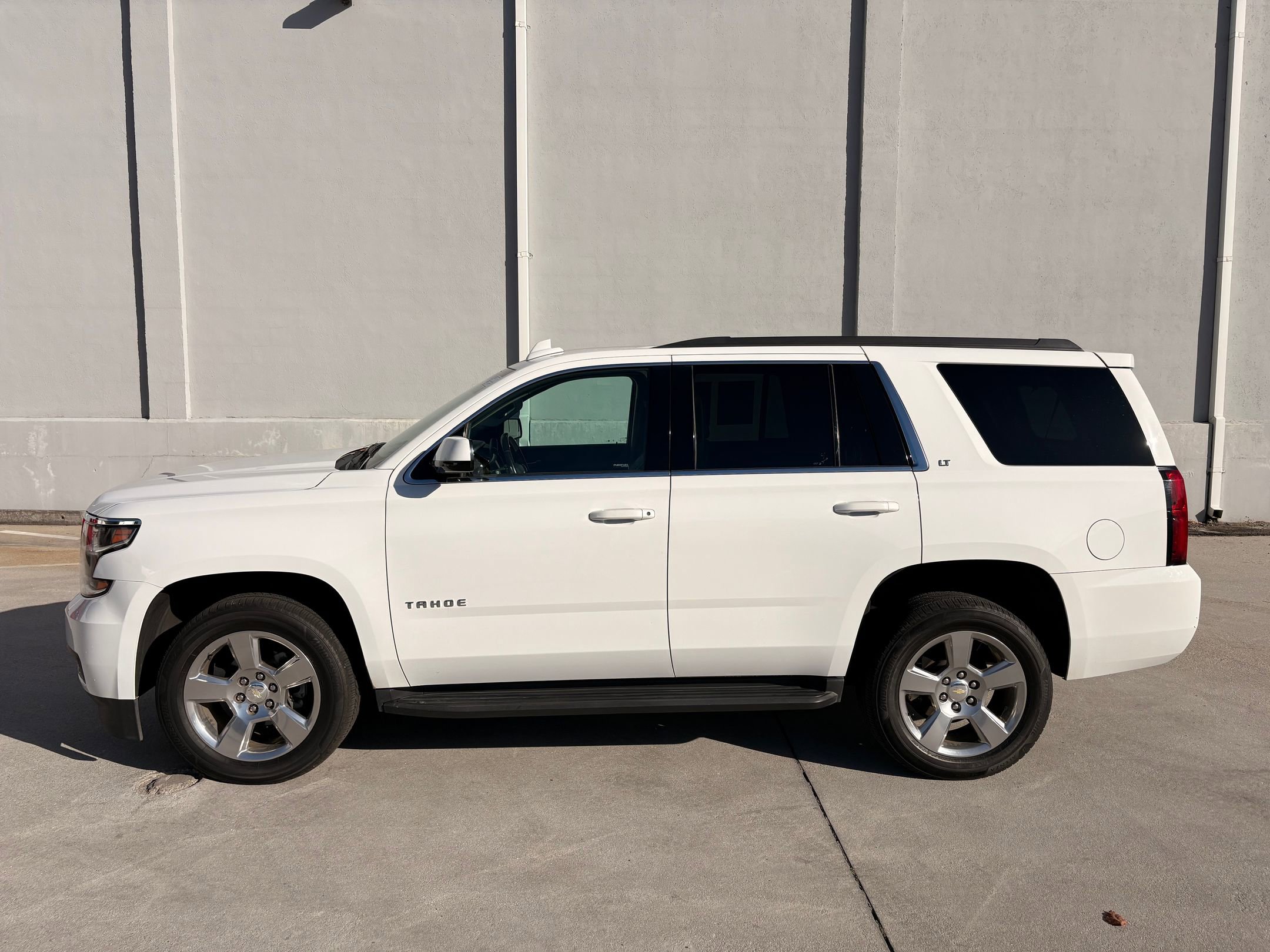 2018 Chevrolet Tahoe LT photo 2