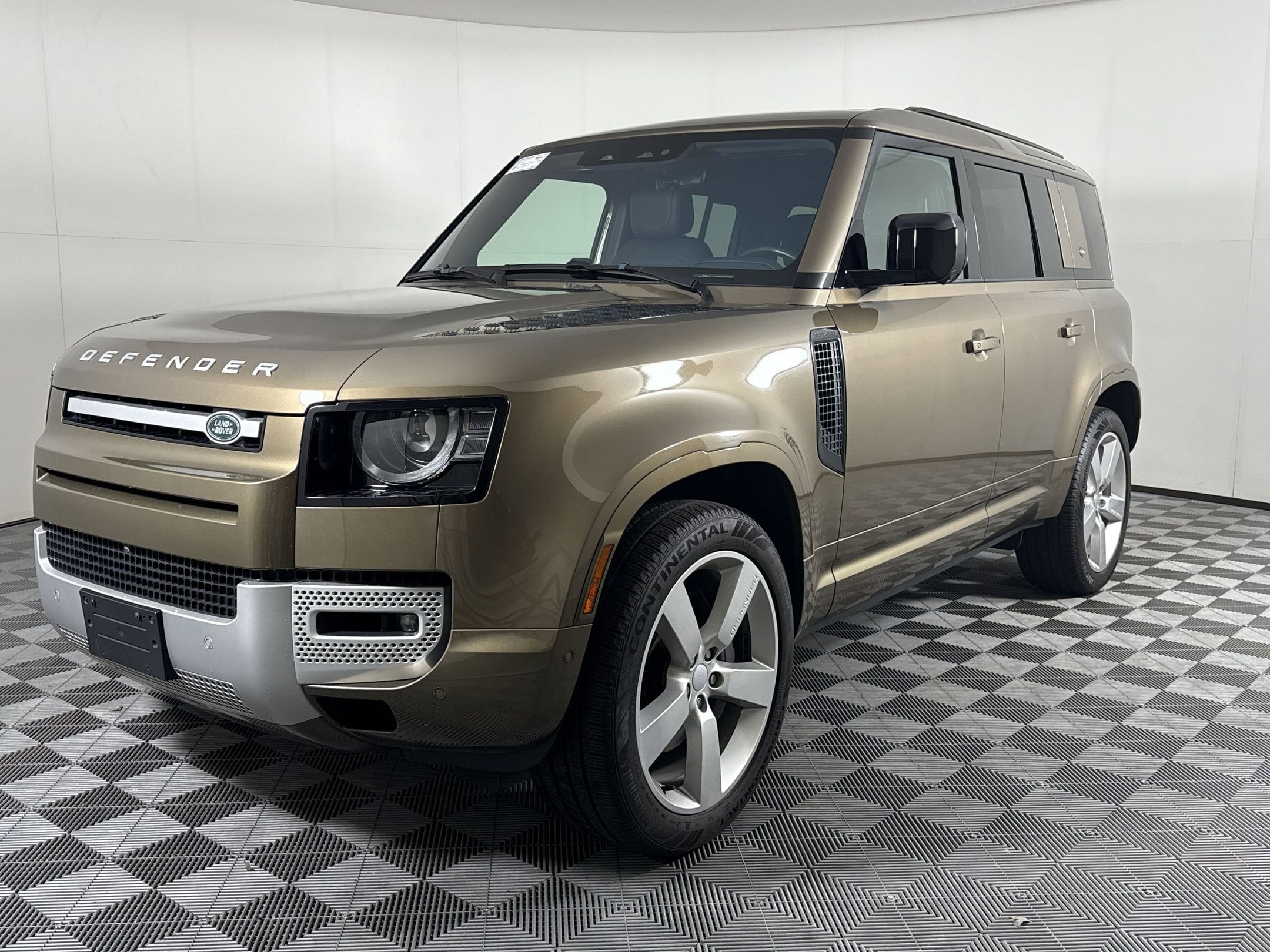 2022 Land Rover Defender XS Edition's photo