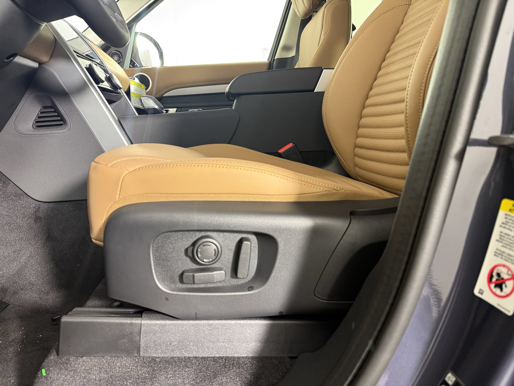 2026 Land Rover Discovery Gemini Edition SUV