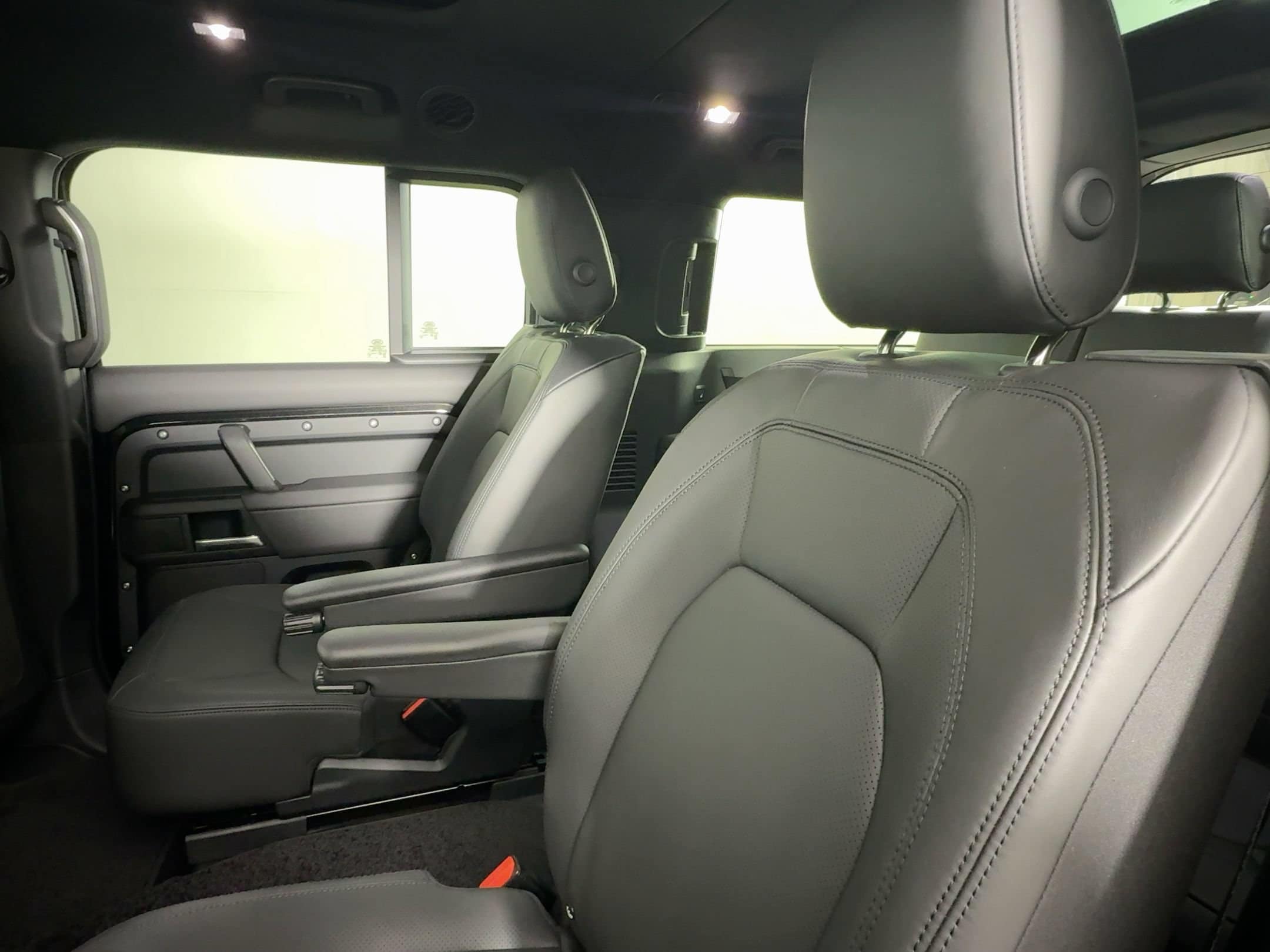 2026 Land Rover Defender S - Photo 25