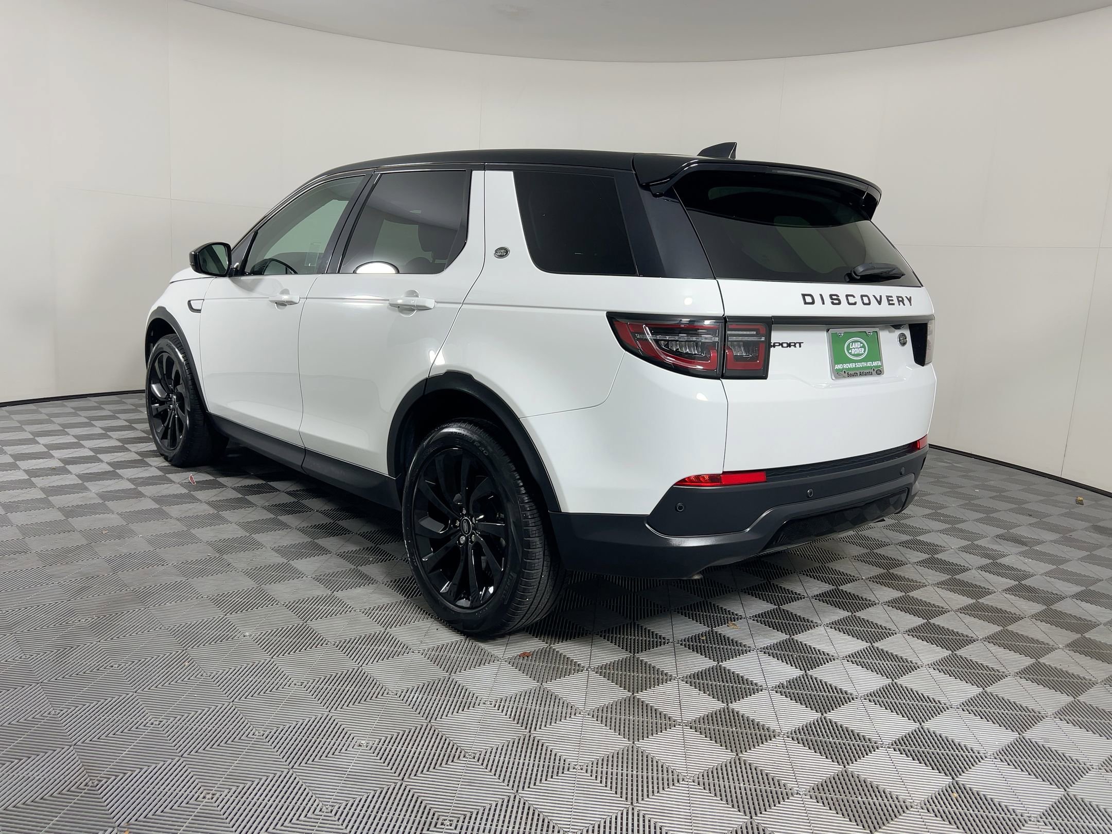 2023 Land Rover Discovery Sport S photo 3